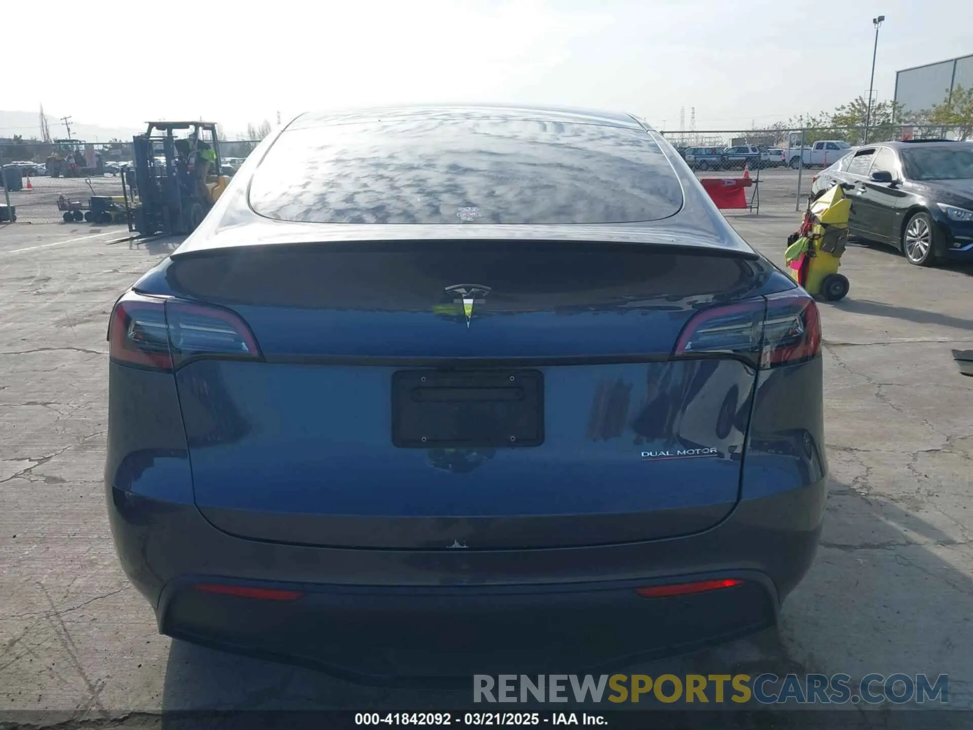 15 Photograph of a damaged car 7SAYGDEF5PF917338 TESLA MODEL Y 2023