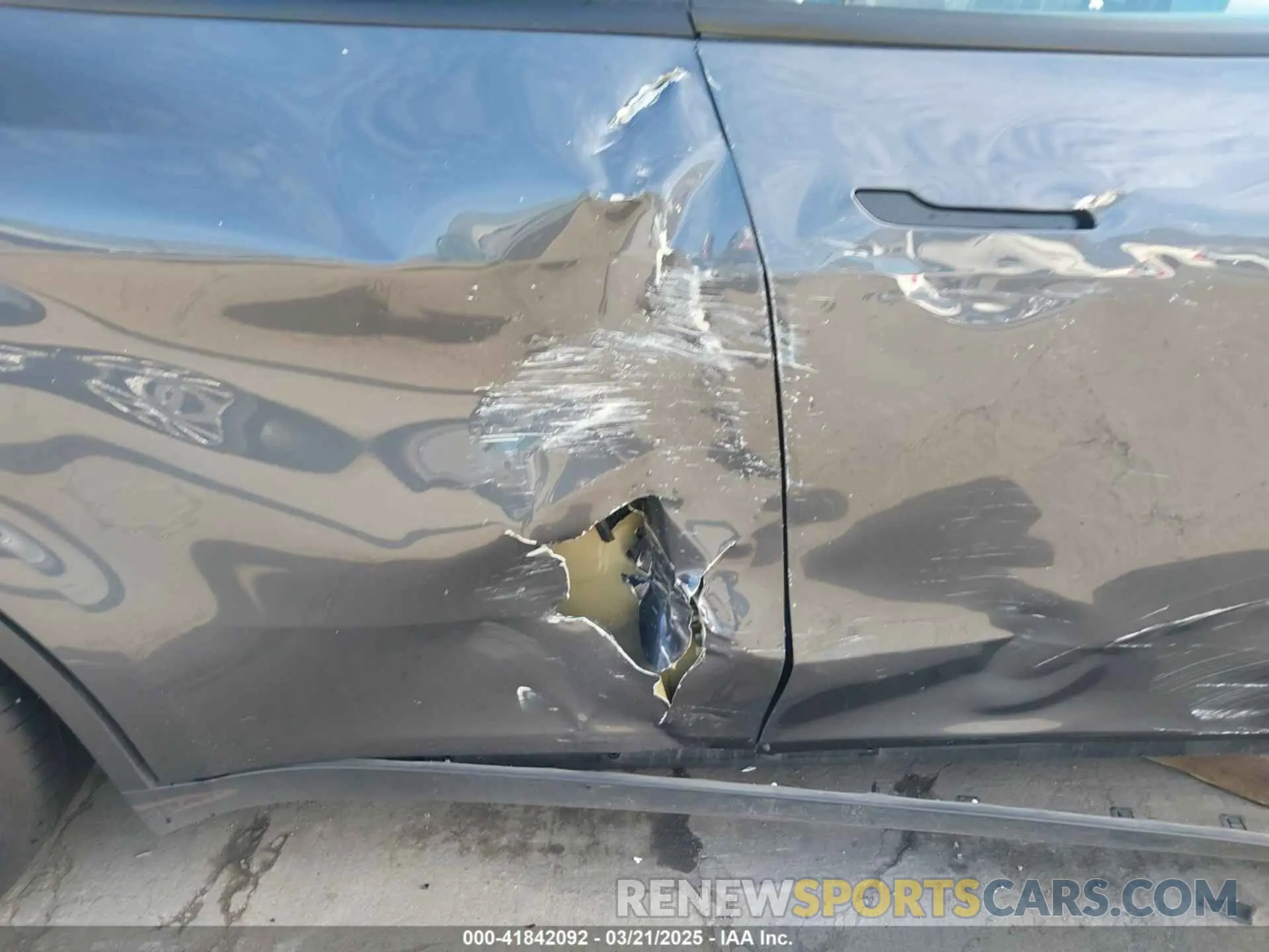 18 Photograph of a damaged car 7SAYGDEF5PF917338 TESLA MODEL Y 2023