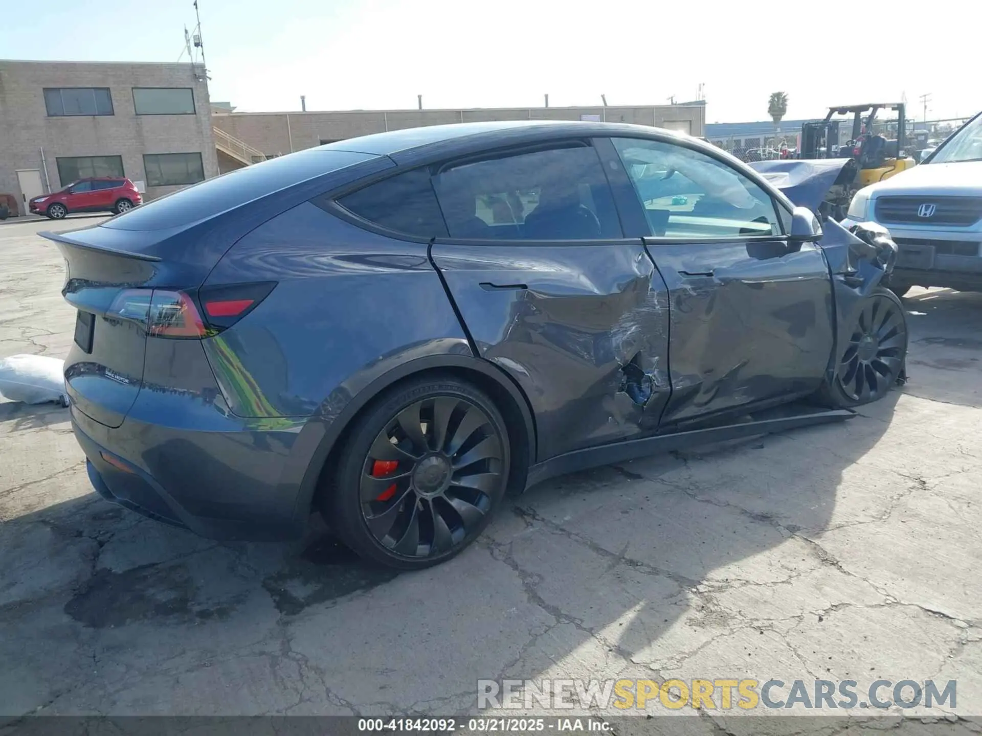 4 Photograph of a damaged car 7SAYGDEF5PF917338 TESLA MODEL Y 2023
