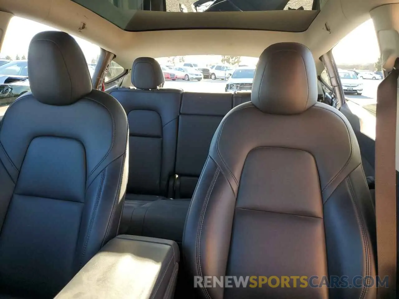10 Photograph of a damaged car 7SAYGDEF6PF635614 TESLA MODEL Y 2023