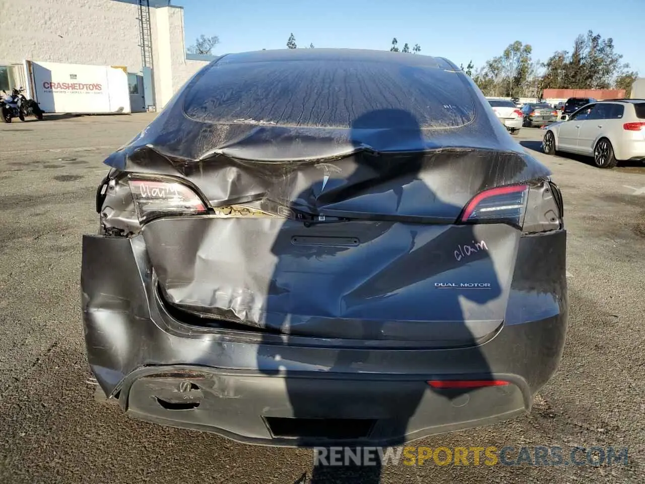 6 Photograph of a damaged car 7SAYGDEF6PF635614 TESLA MODEL Y 2023