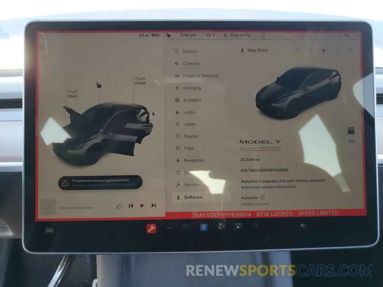 9 Photograph of a damaged car 7SAYGDEF6PF635614 TESLA MODEL Y 2023