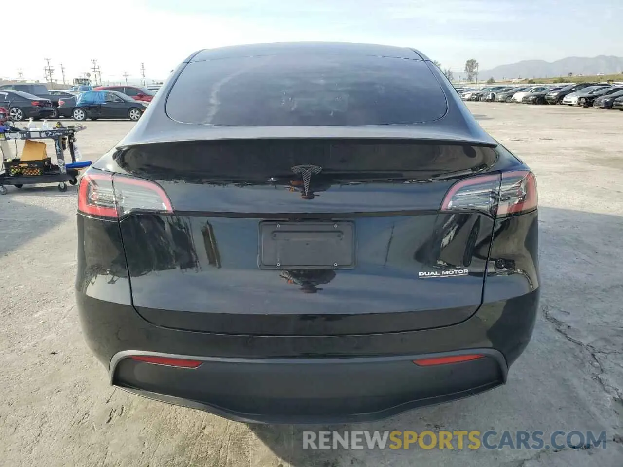 6 Photograph of a damaged car 7SAYGDEF6PF661016 TESLA MODEL Y 2023