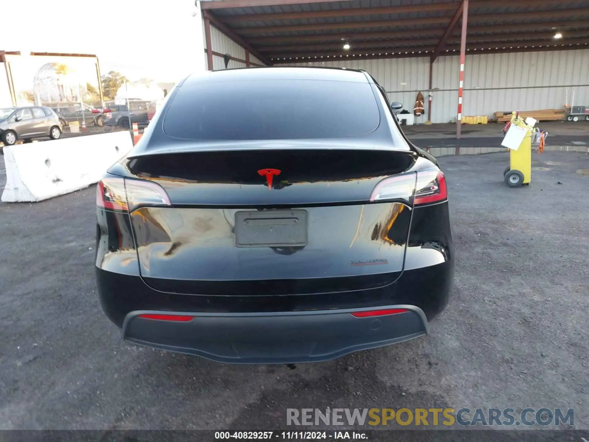 17 Photograph of a damaged car 7SAYGDEF6PF668564 TESLA MODEL Y 2023