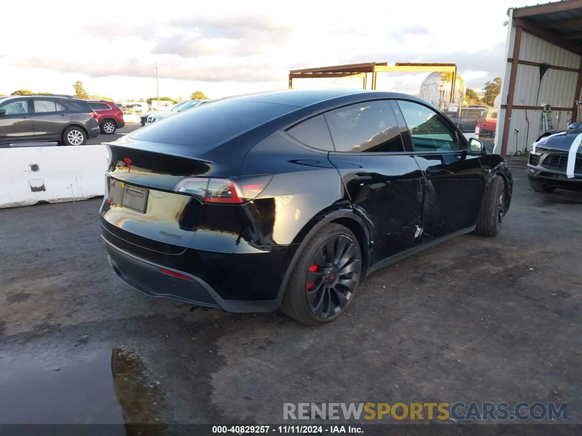 4 Photograph of a damaged car 7SAYGDEF6PF668564 TESLA MODEL Y 2023