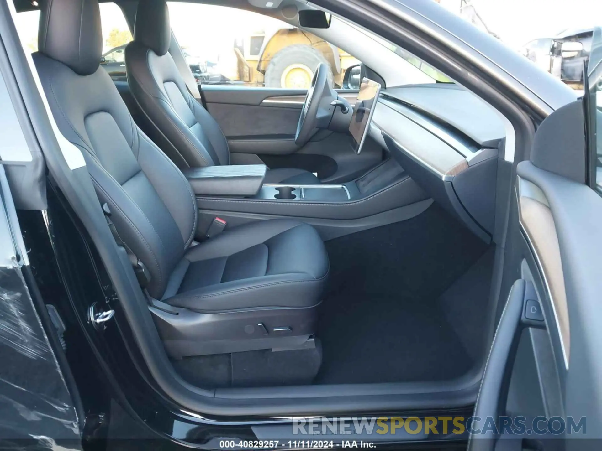 5 Photograph of a damaged car 7SAYGDEF6PF668564 TESLA MODEL Y 2023