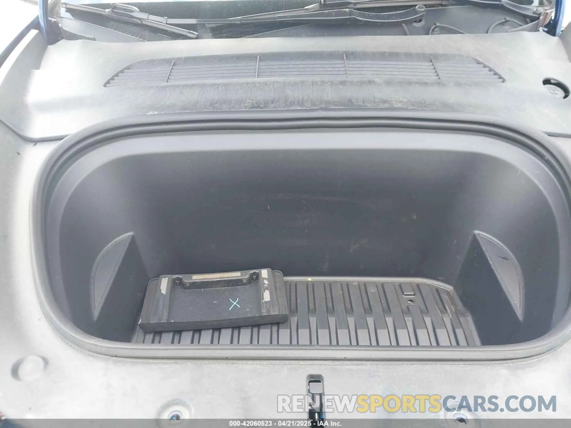 10 Photograph of a damaged car 7SAYGDEF6PF711526 TESLA MODEL Y 2023