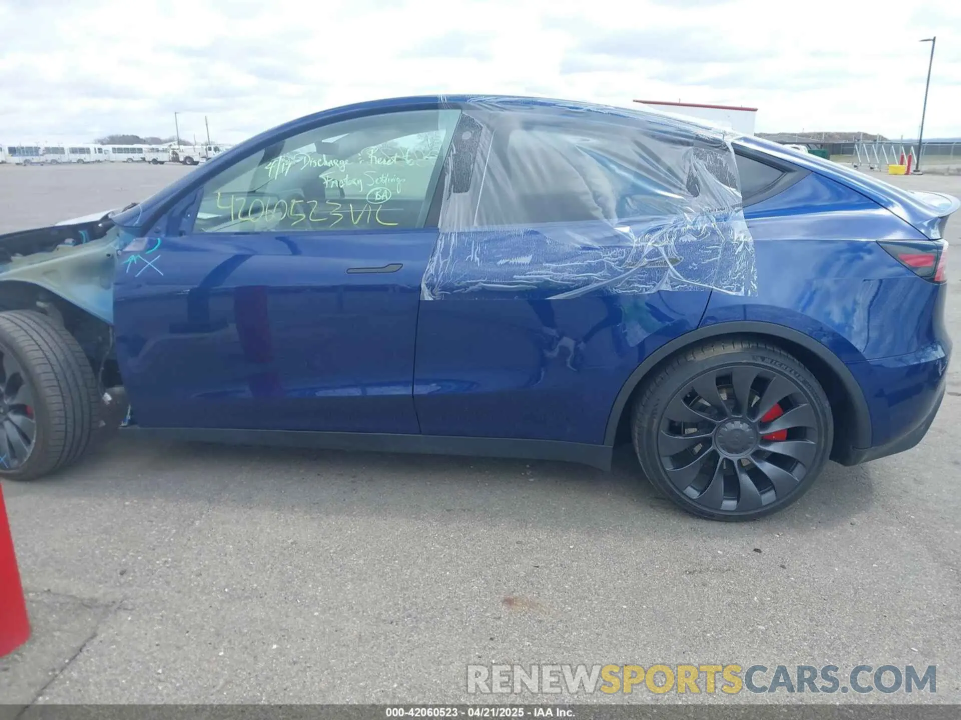 14 Photograph of a damaged car 7SAYGDEF6PF711526 TESLA MODEL Y 2023