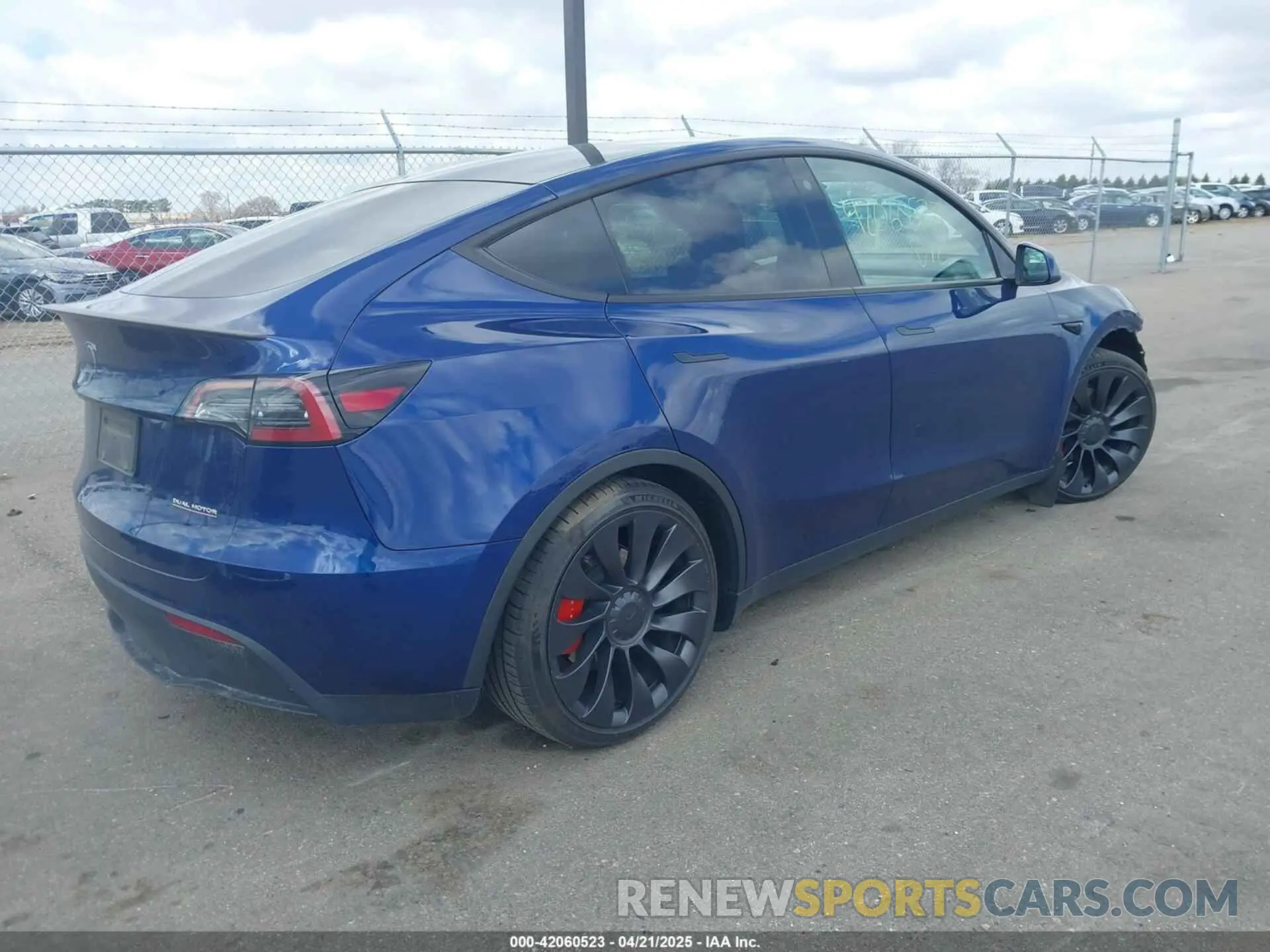 4 Photograph of a damaged car 7SAYGDEF6PF711526 TESLA MODEL Y 2023