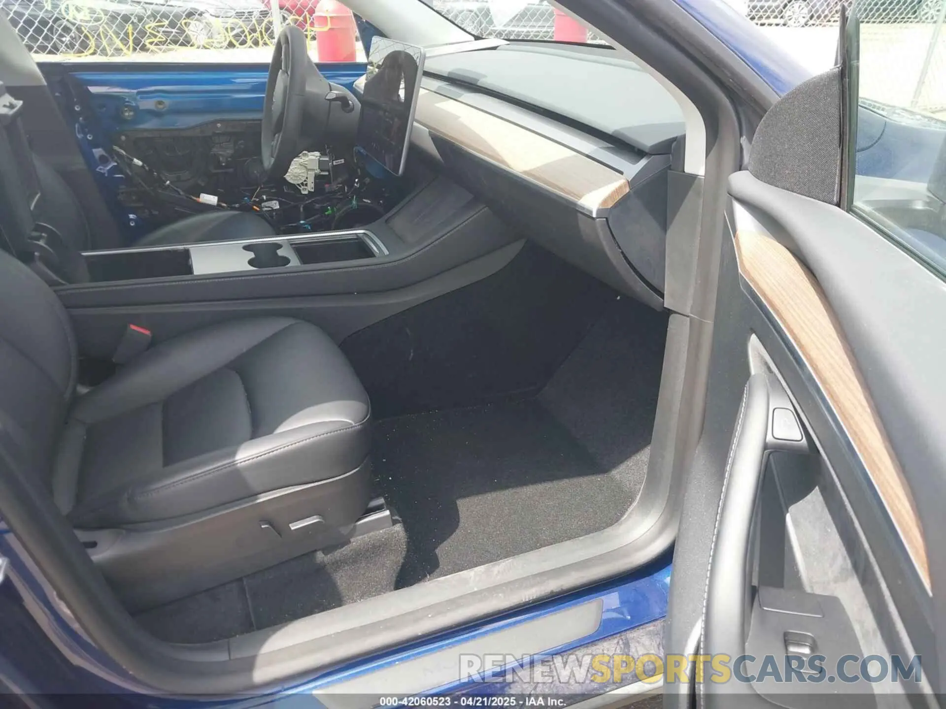 5 Photograph of a damaged car 7SAYGDEF6PF711526 TESLA MODEL Y 2023