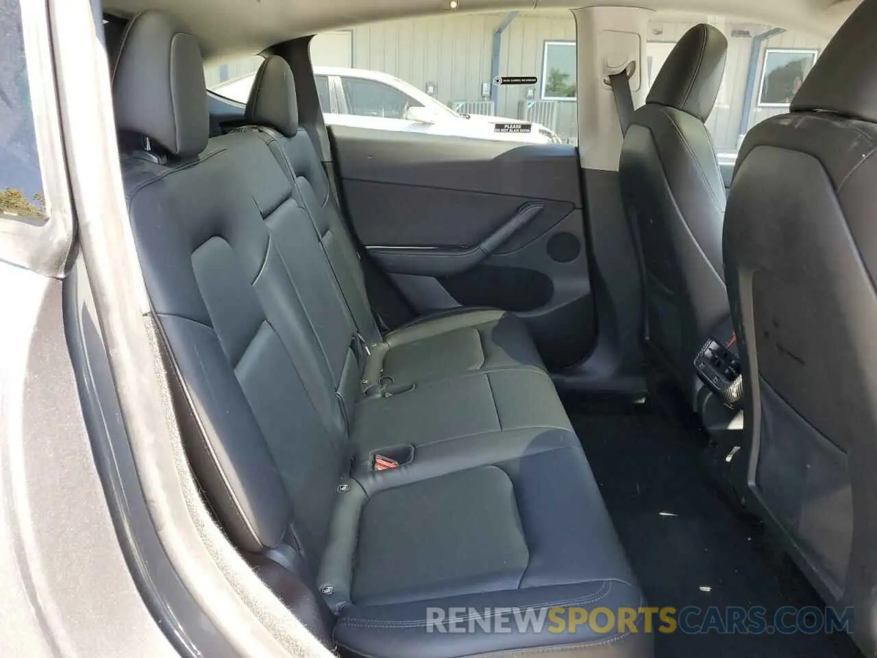 10 Photograph of a damaged car 7SAYGDEF6PF796822 TESLA MODEL Y 2023