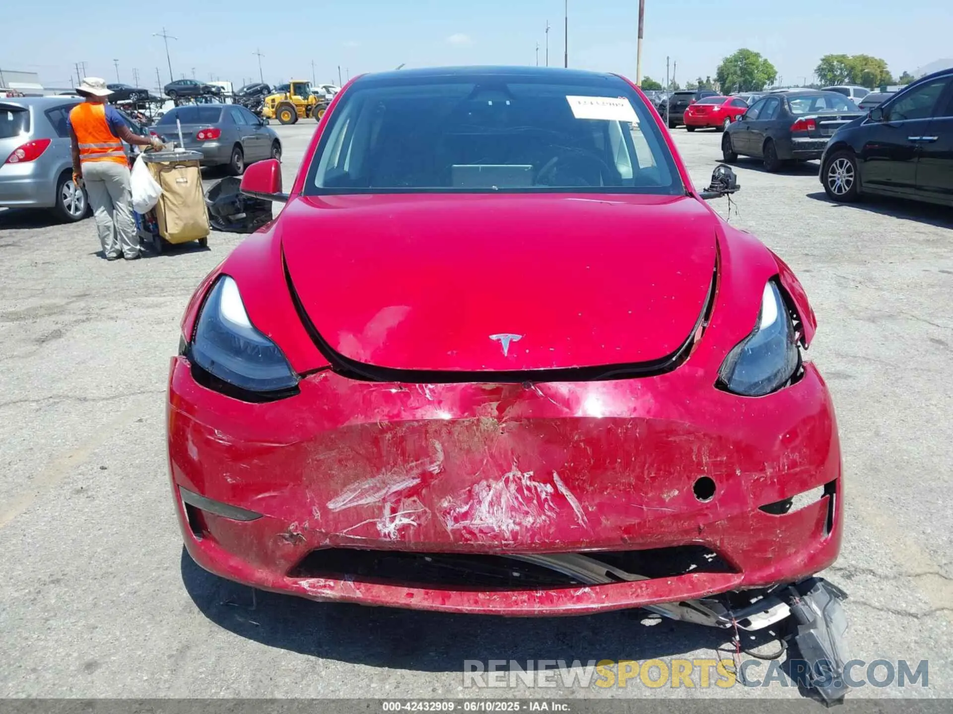 12 Photograph of a damaged car 7SAYGDEF6PF884673 TESLA MODEL Y 2023