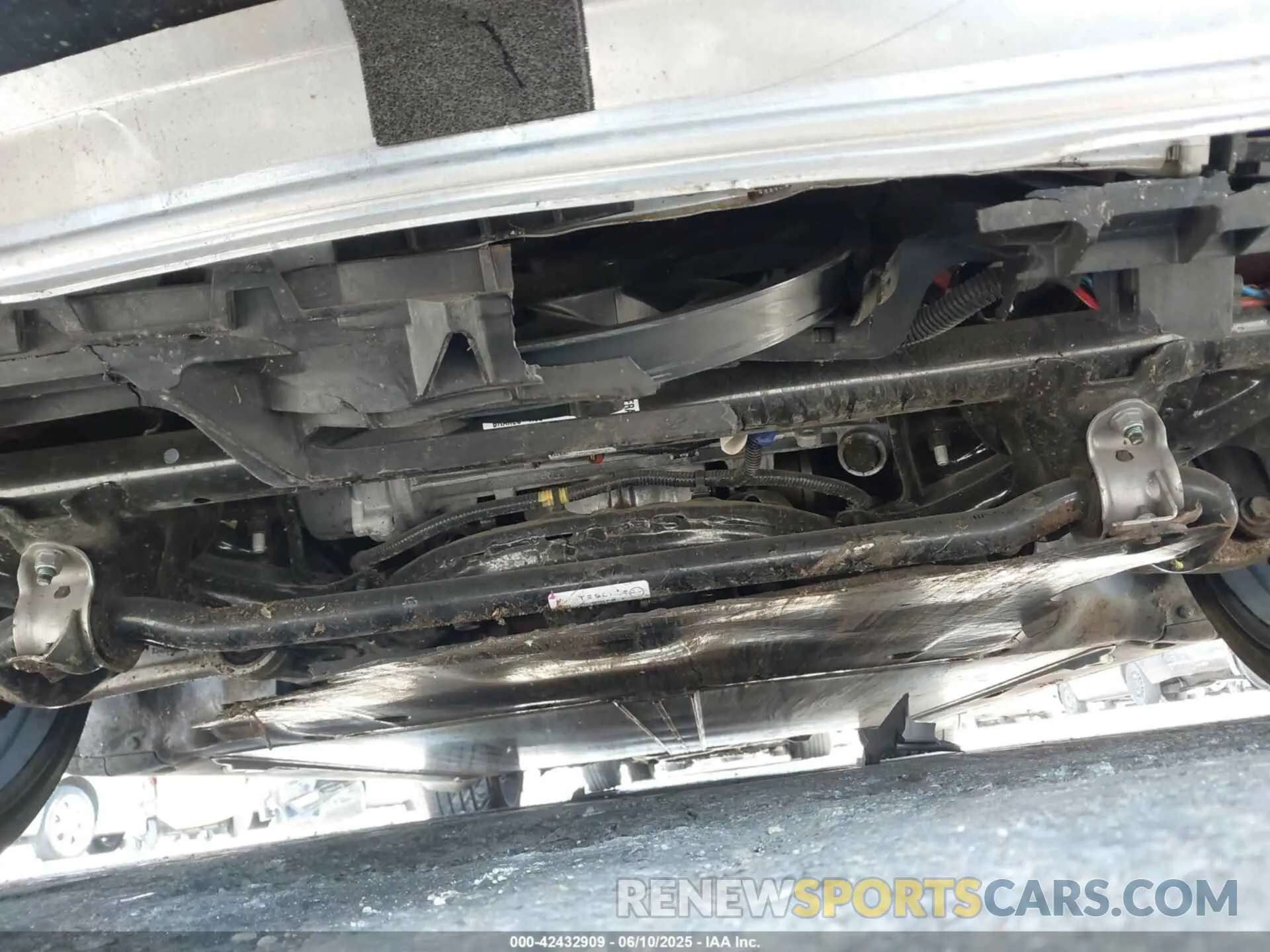 21 Photograph of a damaged car 7SAYGDEF6PF884673 TESLA MODEL Y 2023