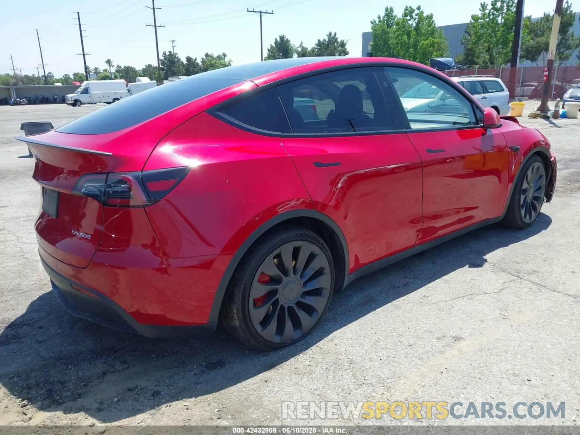 4 Photograph of a damaged car 7SAYGDEF6PF884673 TESLA MODEL Y 2023