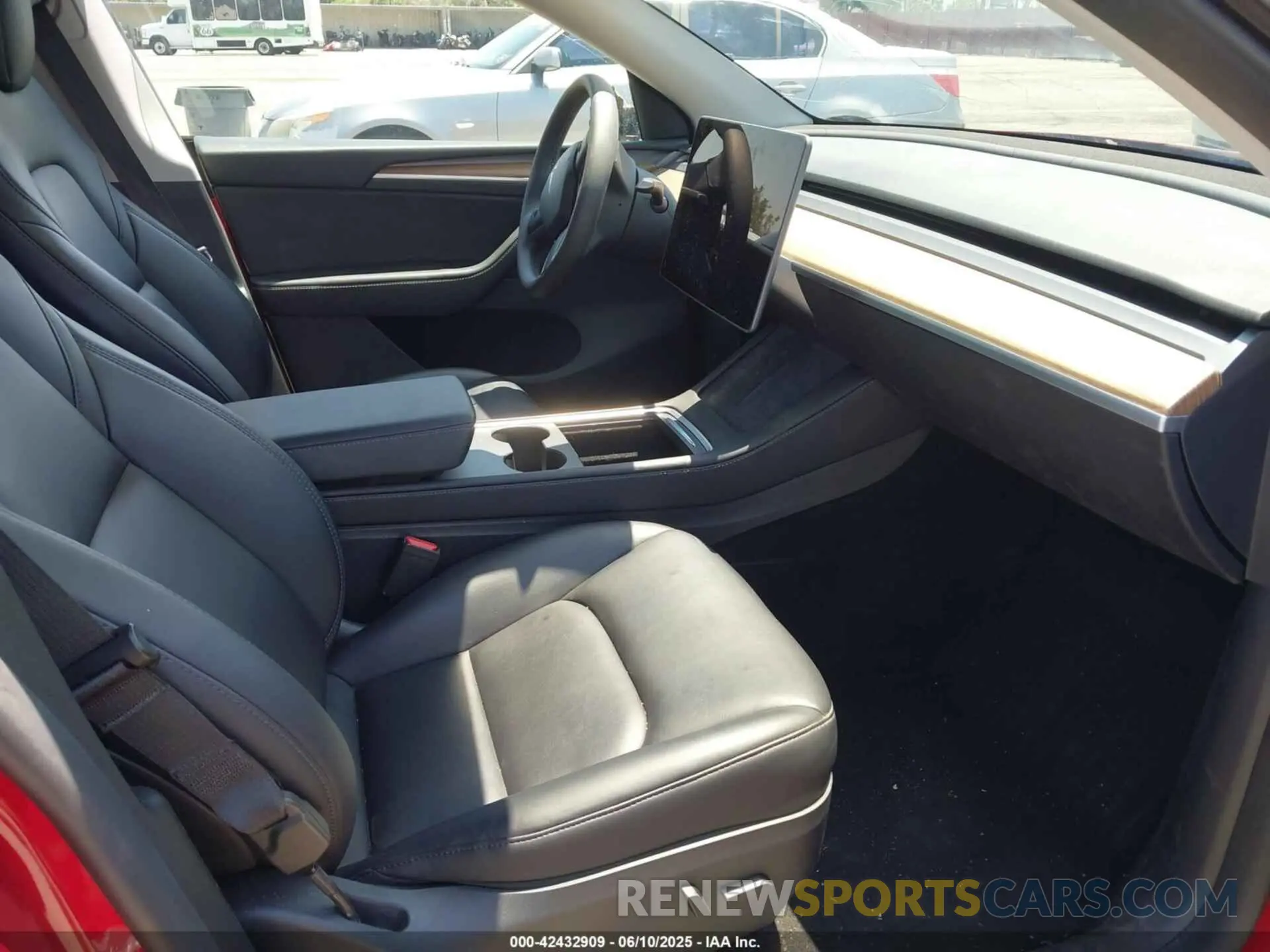 5 Photograph of a damaged car 7SAYGDEF6PF884673 TESLA MODEL Y 2023