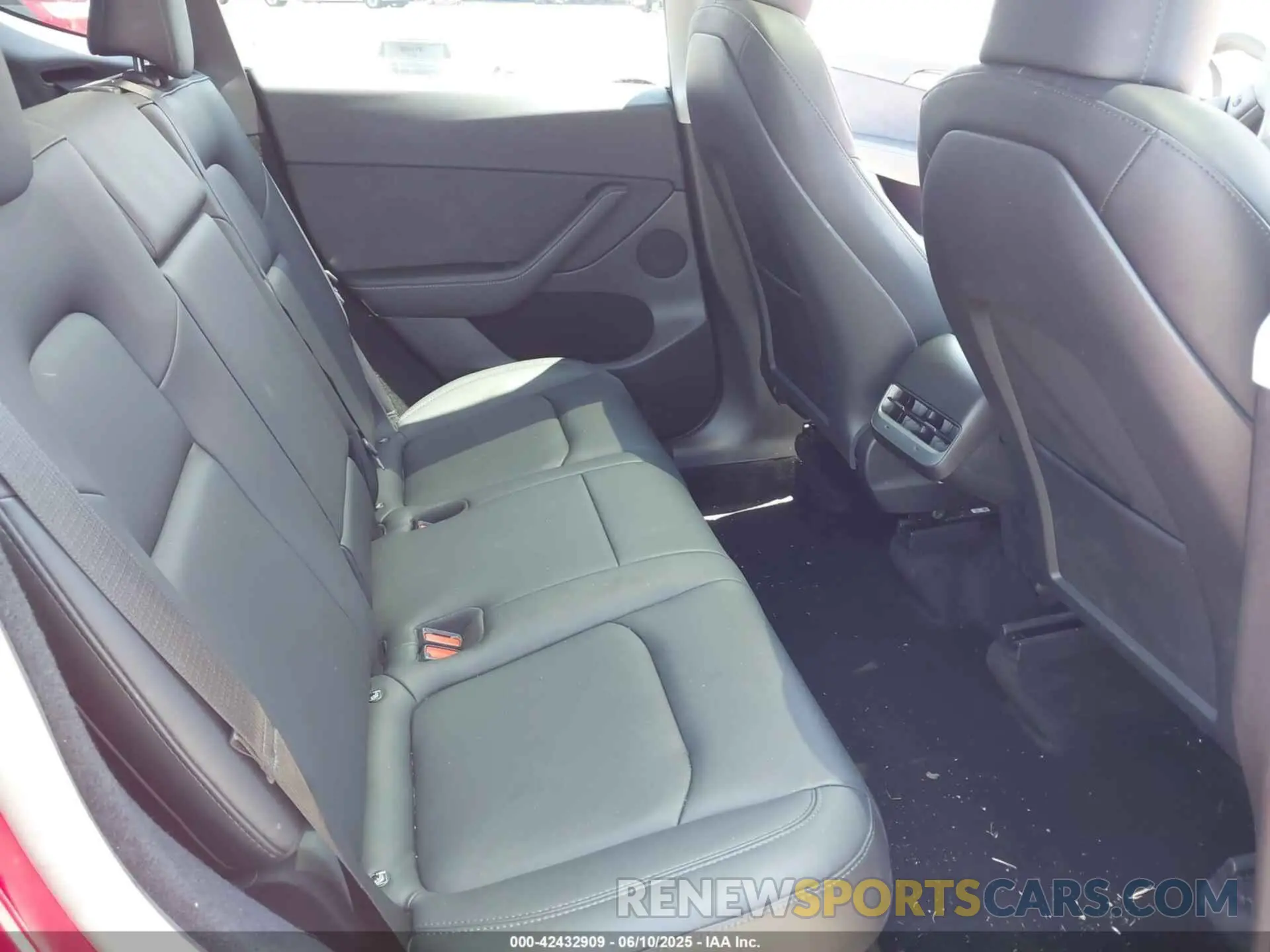 8 Photograph of a damaged car 7SAYGDEF6PF884673 TESLA MODEL Y 2023