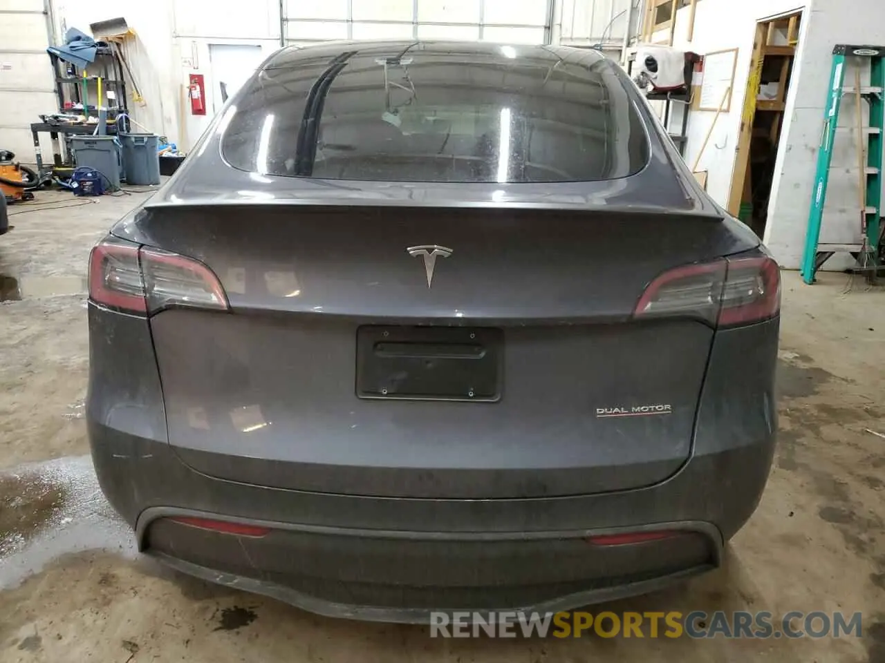 6 Photograph of a damaged car 7SAYGDEF6PF899271 TESLA MODEL Y 2023