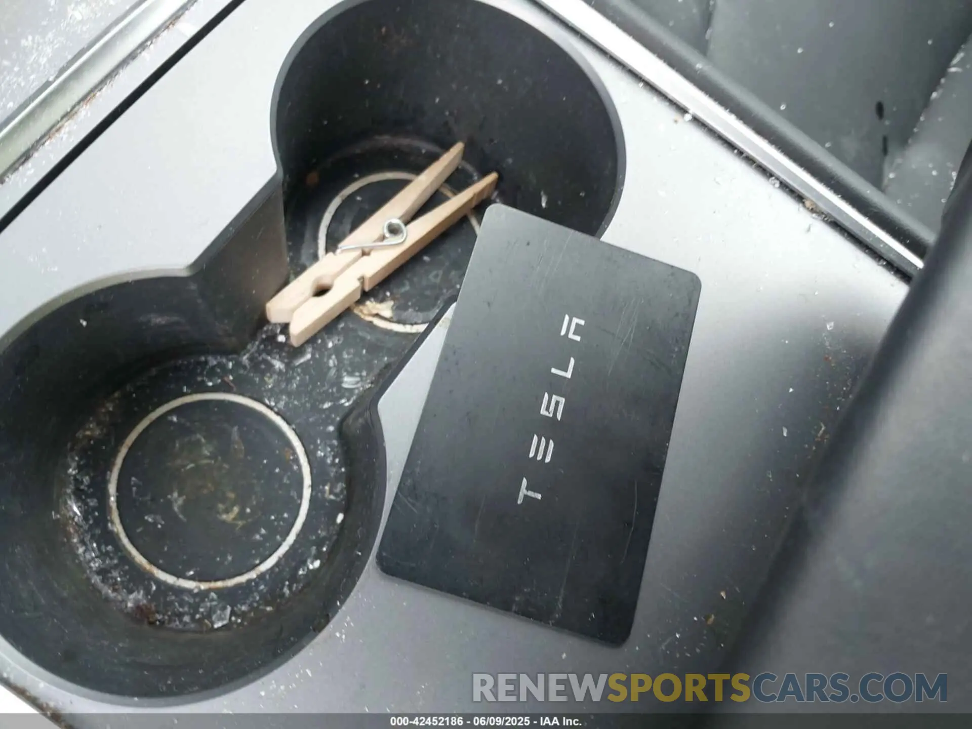 11 Photograph of a damaged car 7SAYGDEF6PF945813 TESLA MODEL Y 2023