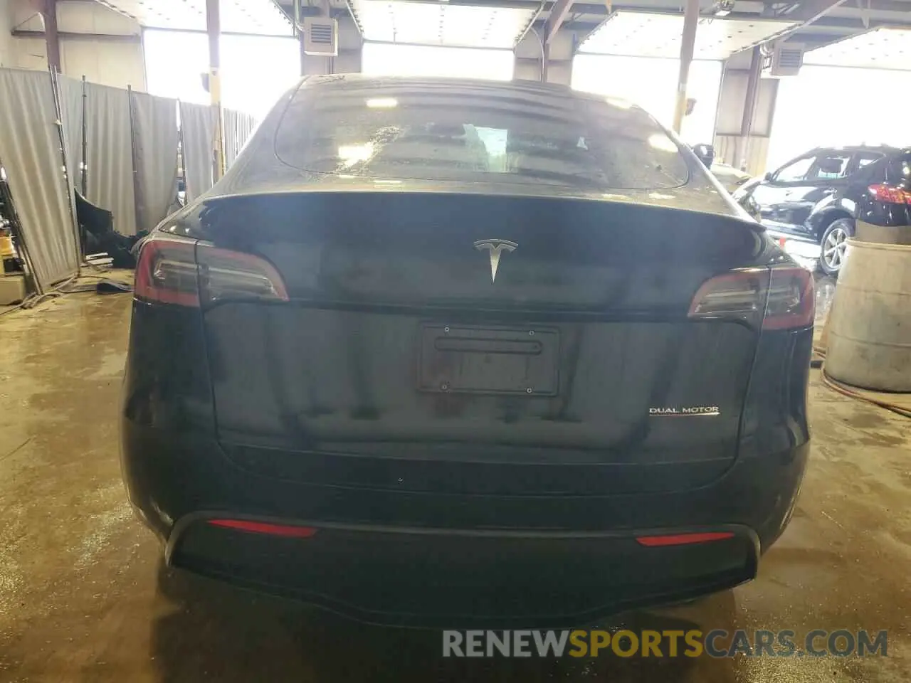 6 Photograph of a damaged car 7SAYGDEF6PF964068 TESLA MODEL Y 2023