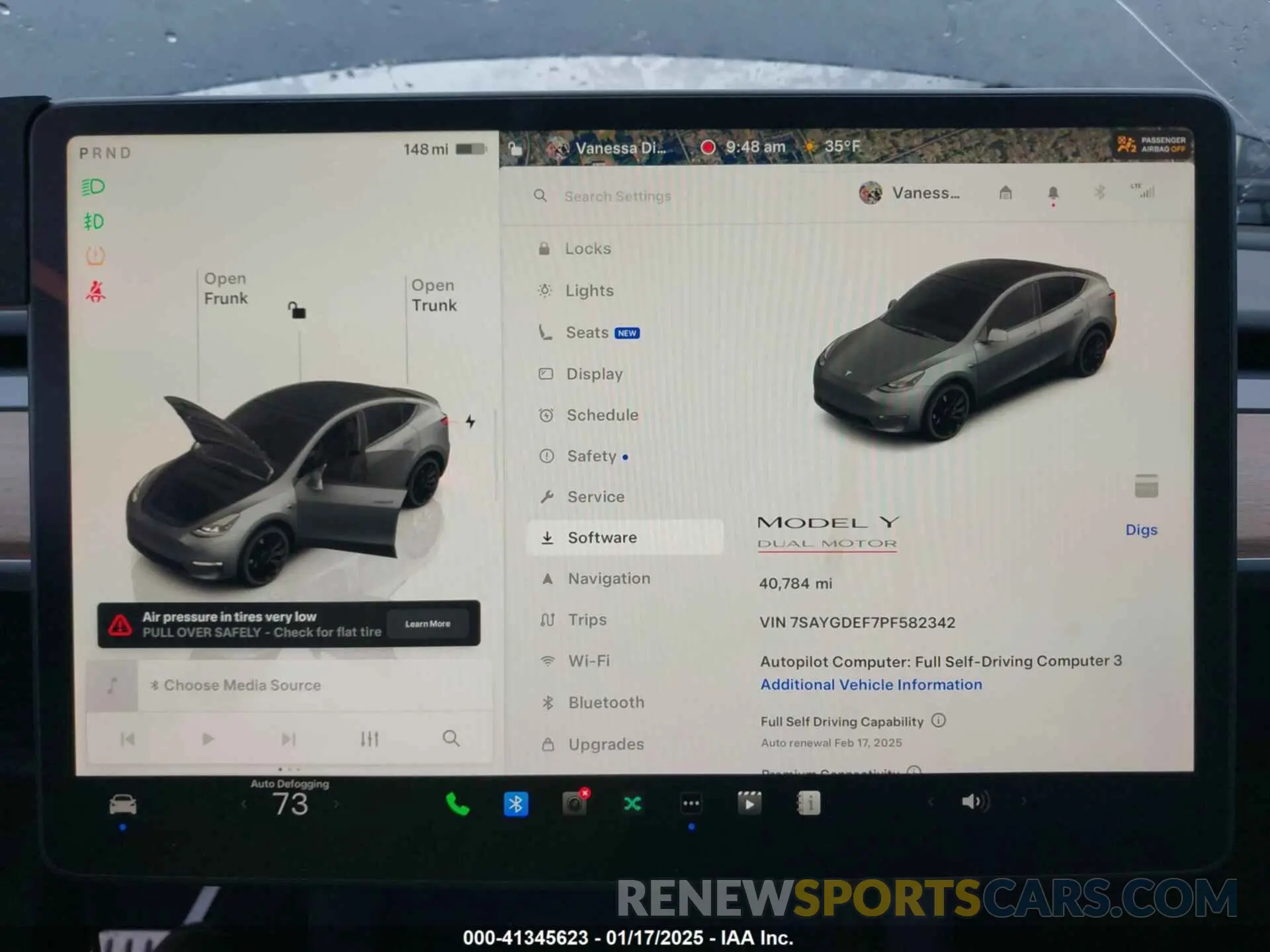 18 Photograph of a damaged car 7SAYGDEF7PF582342 TESLA MODEL Y 2023