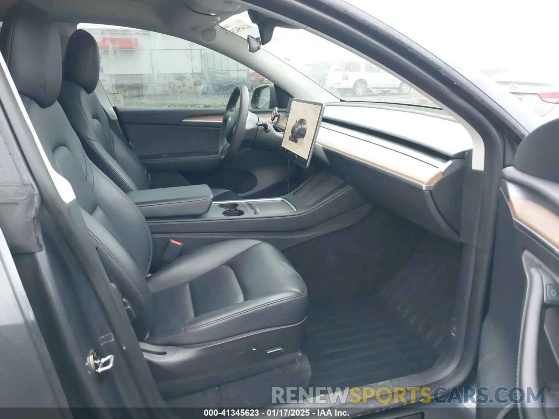 5 Photograph of a damaged car 7SAYGDEF7PF582342 TESLA MODEL Y 2023