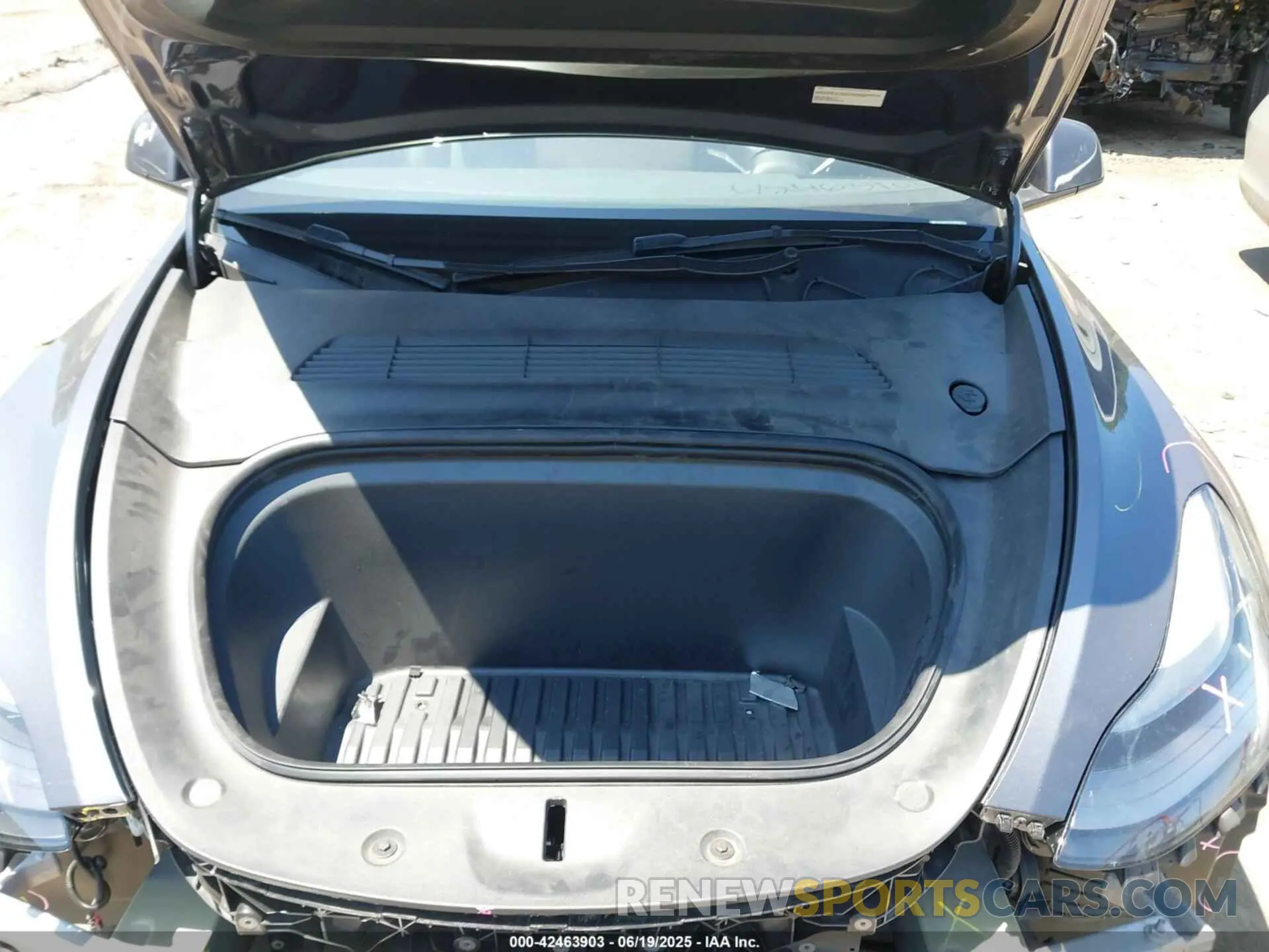 10 Photograph of a damaged car 7SAYGDEF7PF700602 TESLA MODEL Y 2023