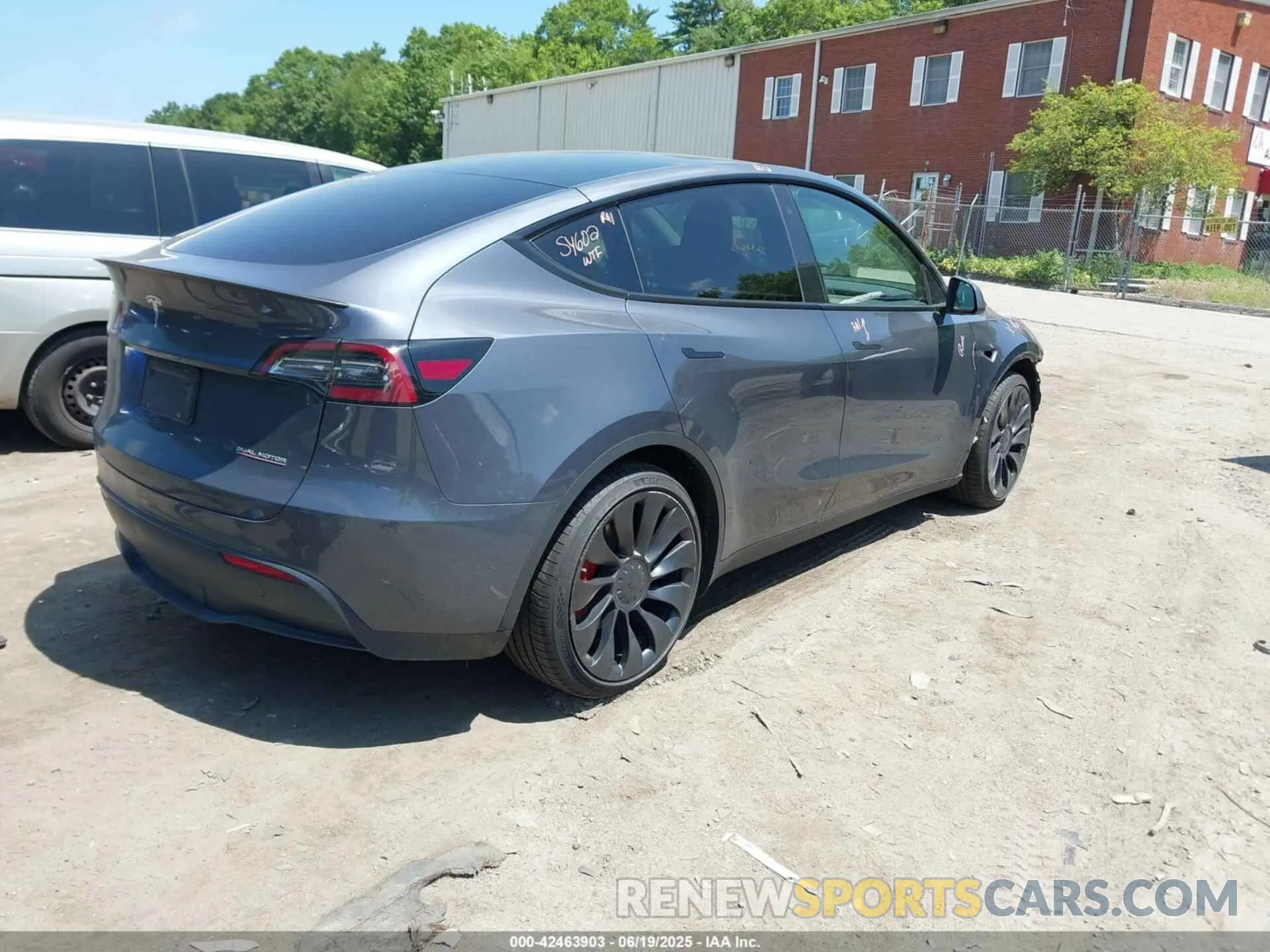 4 Photograph of a damaged car 7SAYGDEF7PF700602 TESLA MODEL Y 2023