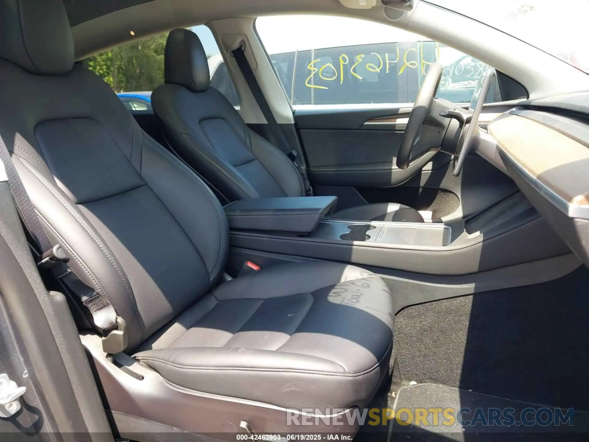 5 Photograph of a damaged car 7SAYGDEF7PF700602 TESLA MODEL Y 2023