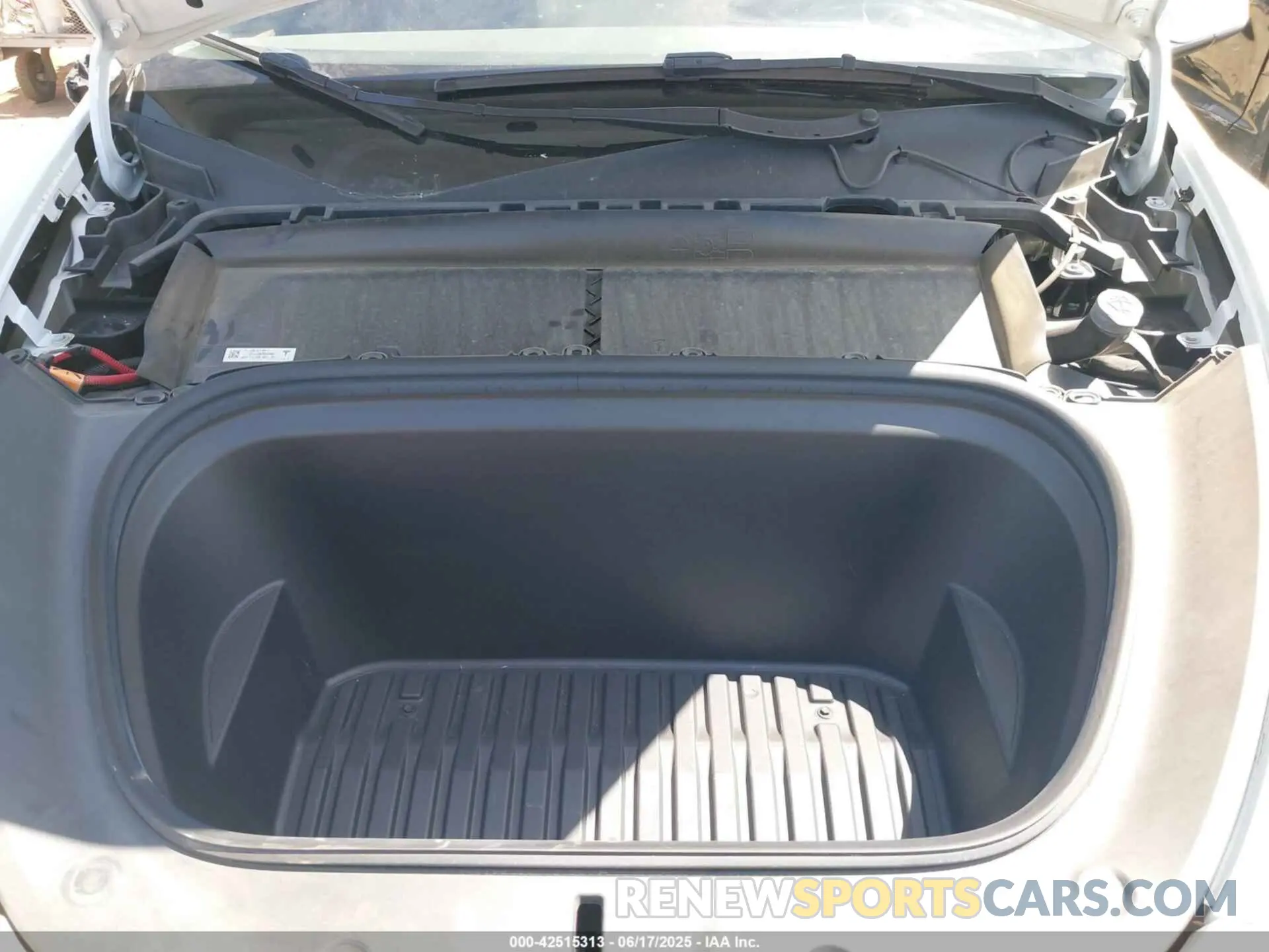 10 Photograph of a damaged car 7SAYGDEF7PF739528 TESLA MODEL Y 2023