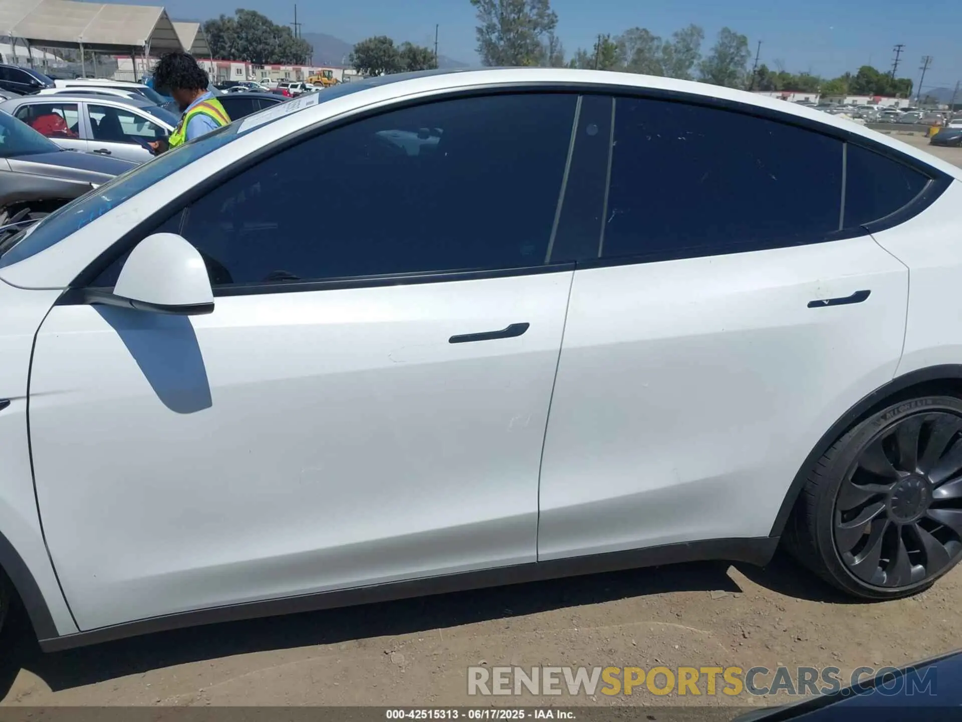 13 Photograph of a damaged car 7SAYGDEF7PF739528 TESLA MODEL Y 2023