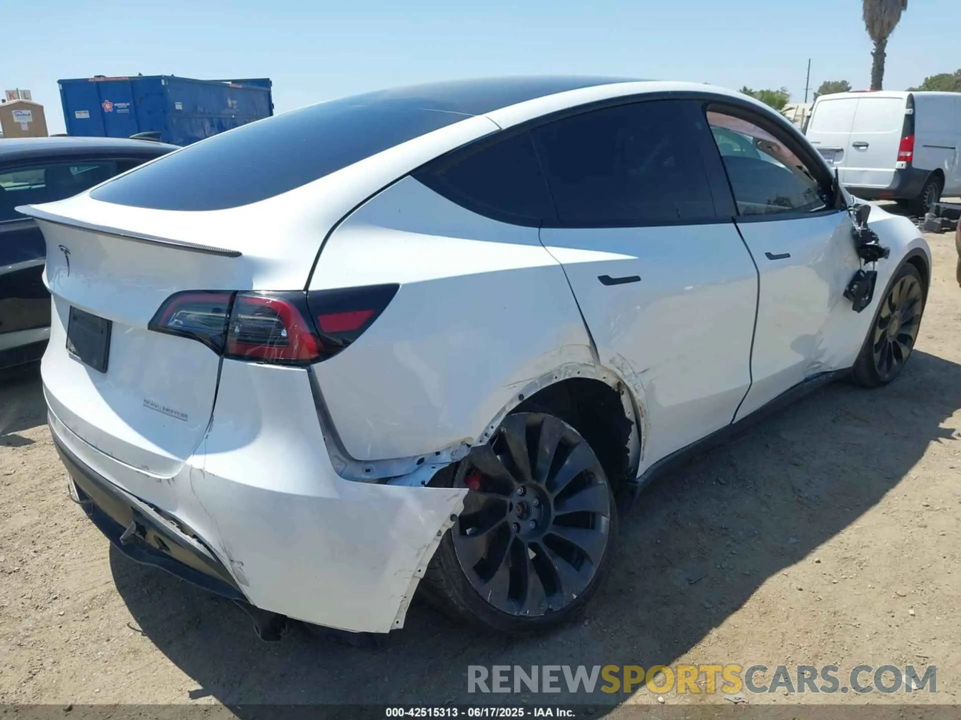 4 Photograph of a damaged car 7SAYGDEF7PF739528 TESLA MODEL Y 2023