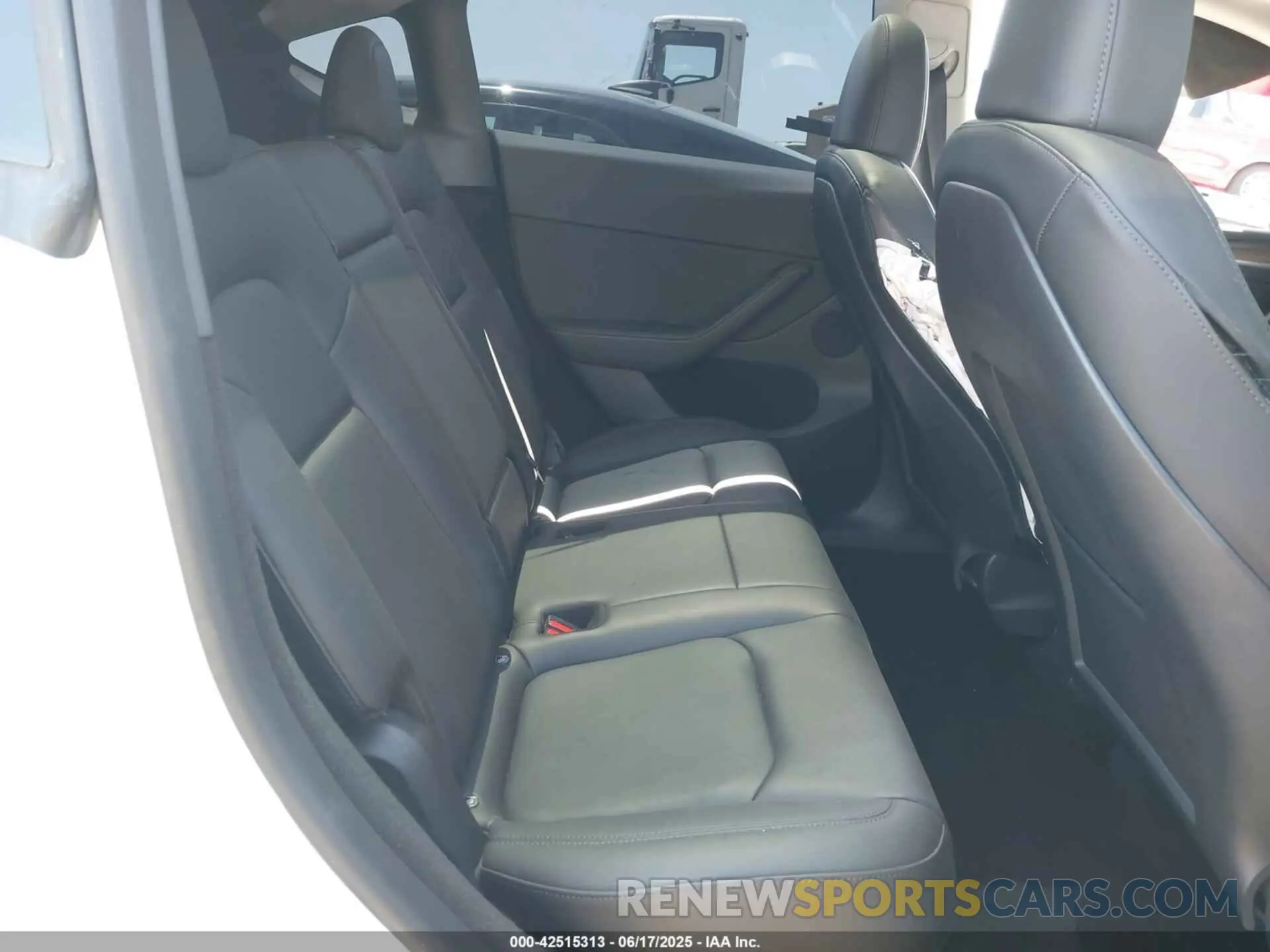 8 Photograph of a damaged car 7SAYGDEF7PF739528 TESLA MODEL Y 2023