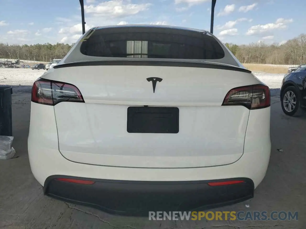 6 Photograph of a damaged car 7SAYGDEF7PF753736 TESLA MODEL Y 2023