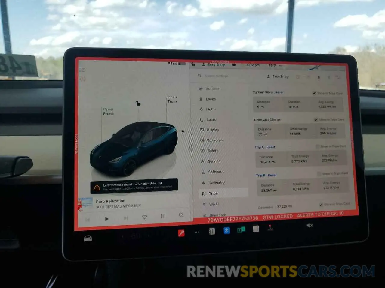 9 Photograph of a damaged car 7SAYGDEF7PF753736 TESLA MODEL Y 2023