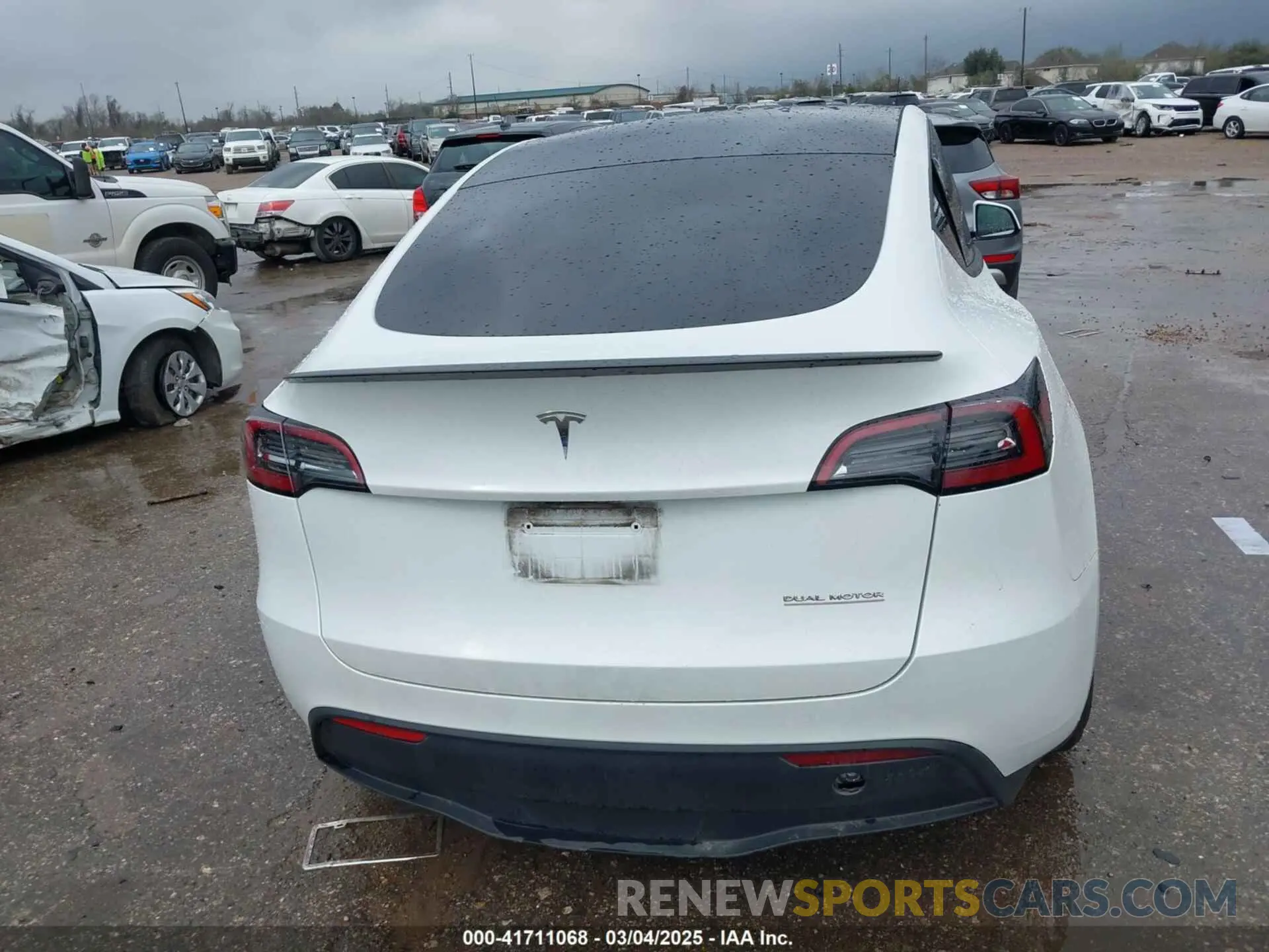 15 Photograph of a damaged car 7SAYGDEF7PF807312 TESLA MODEL Y 2023