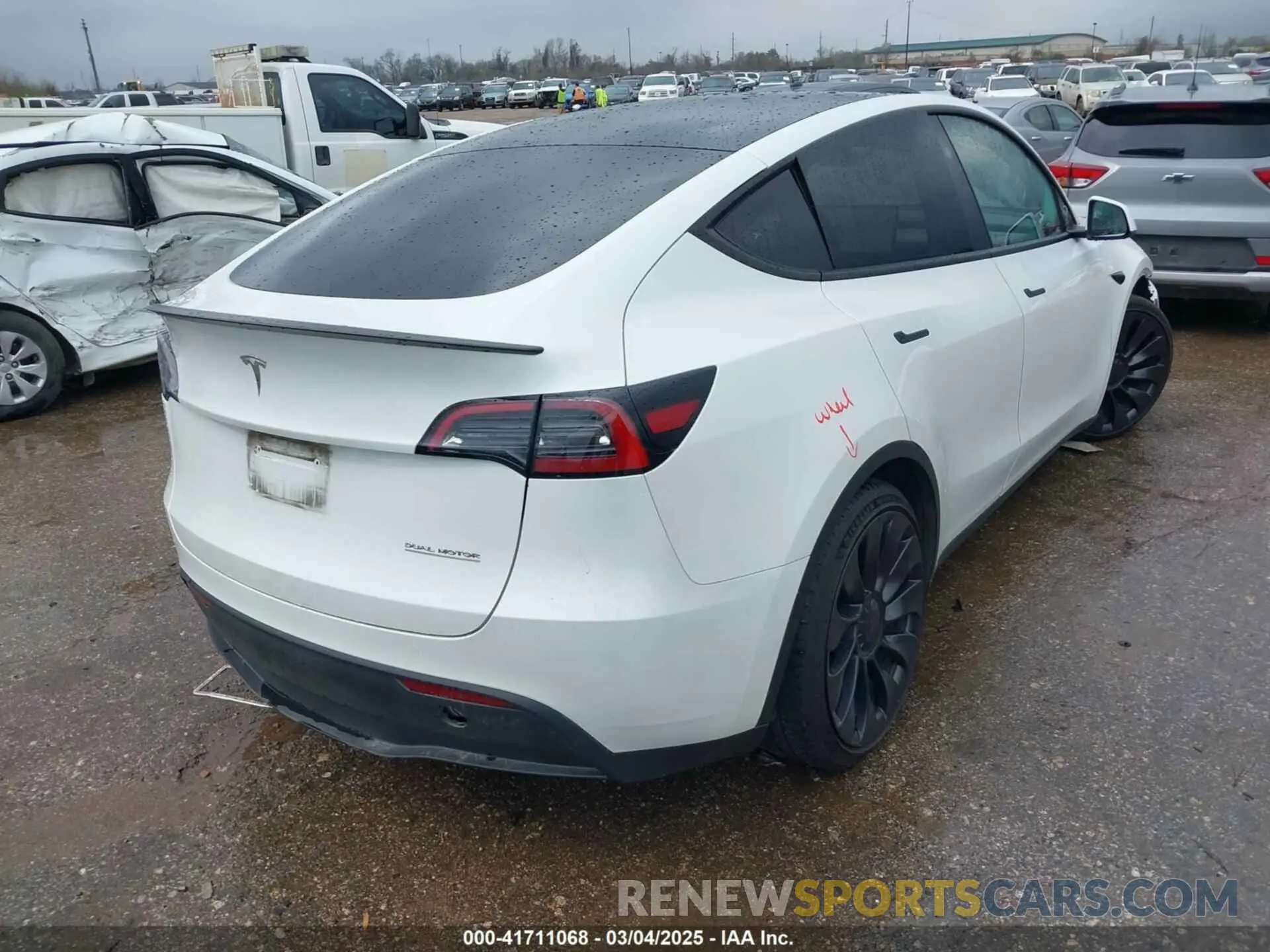 4 Photograph of a damaged car 7SAYGDEF7PF807312 TESLA MODEL Y 2023