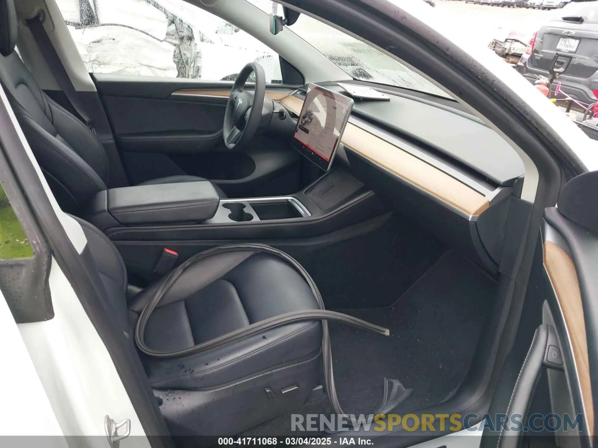 5 Photograph of a damaged car 7SAYGDEF7PF807312 TESLA MODEL Y 2023