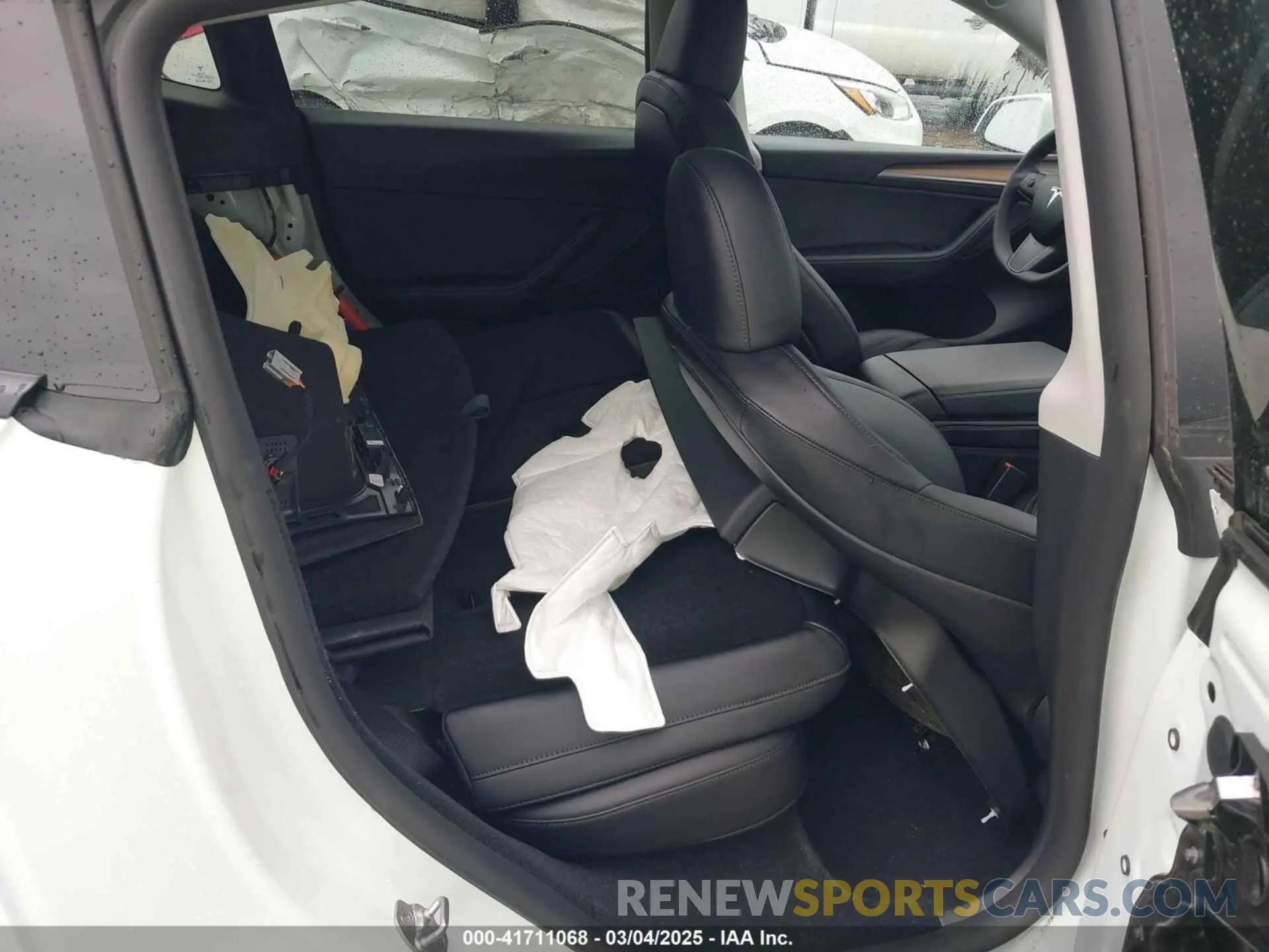 8 Photograph of a damaged car 7SAYGDEF7PF807312 TESLA MODEL Y 2023