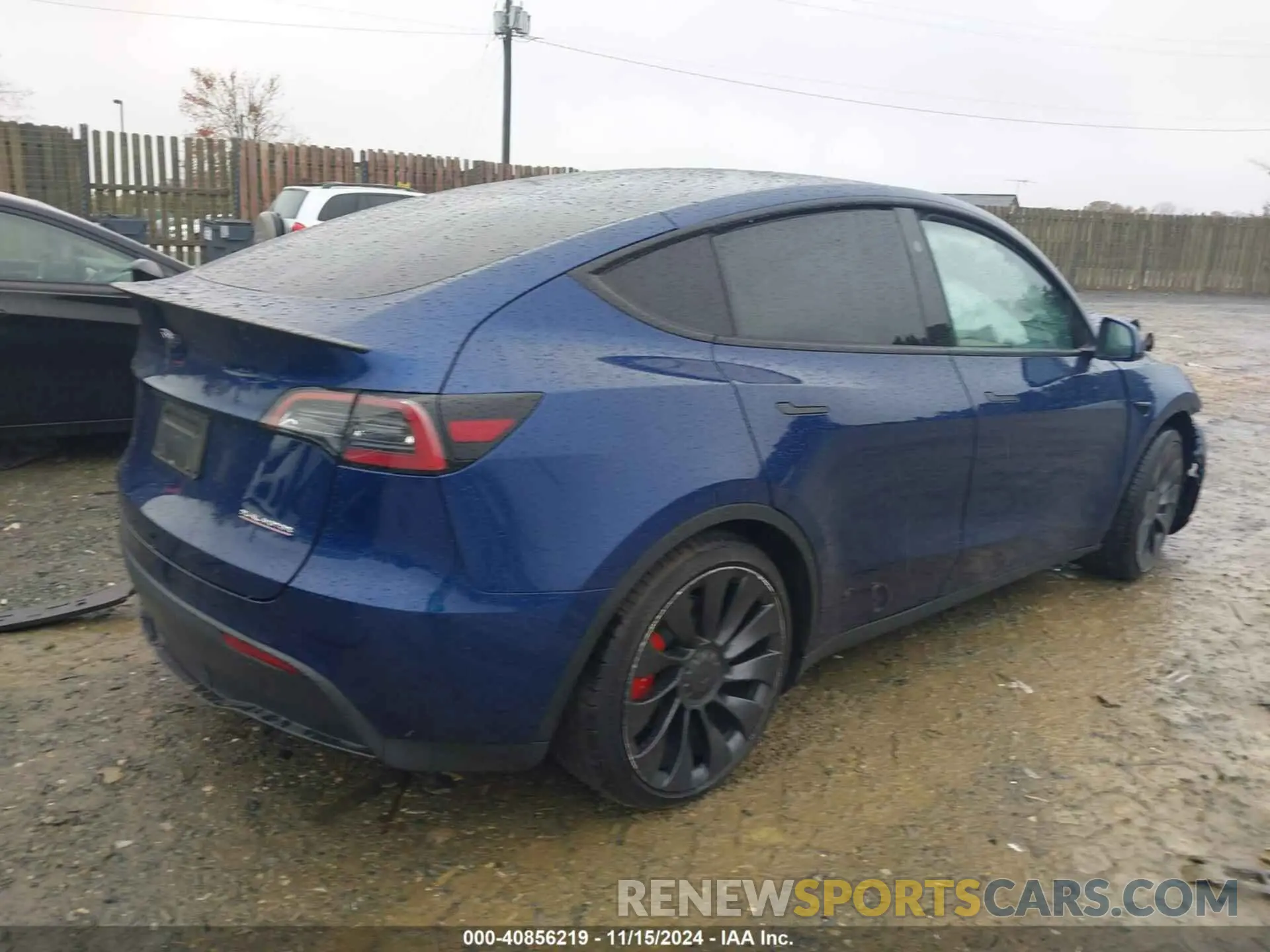 4 Photograph of a damaged car 7SAYGDEF7PF828919 TESLA MODEL Y 2023