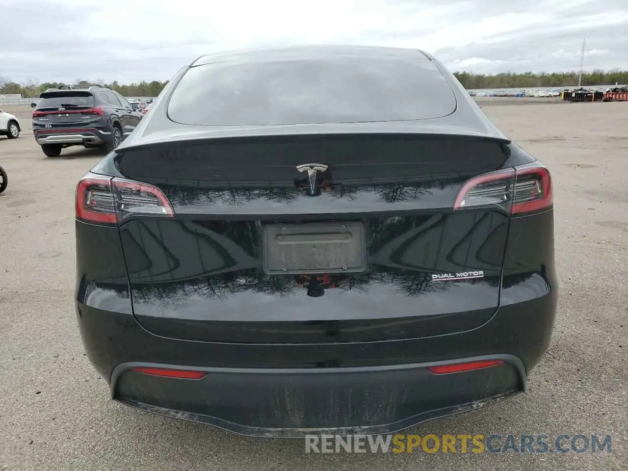 6 Photograph of a damaged car 7SAYGDEF7PF832498 TESLA MODEL Y 2023