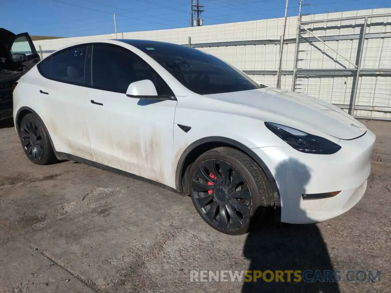 4 Photograph of a damaged car 7SAYGDEF7PF850080 TESLA MODEL Y 2023