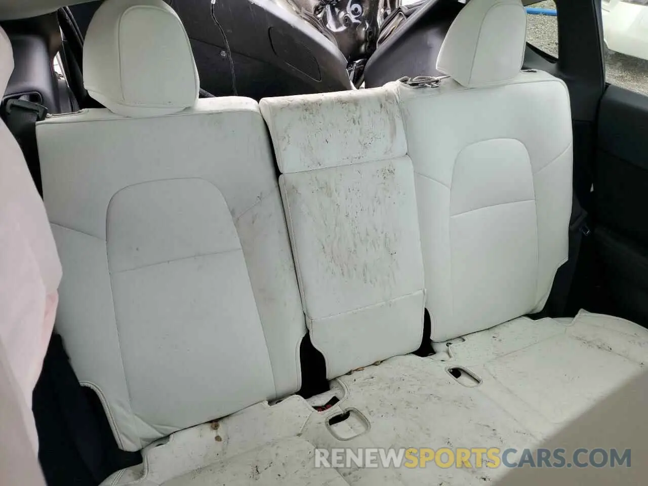 10 Photograph of a damaged car 7SAYGDEF7PF867431 TESLA MODEL Y 2023