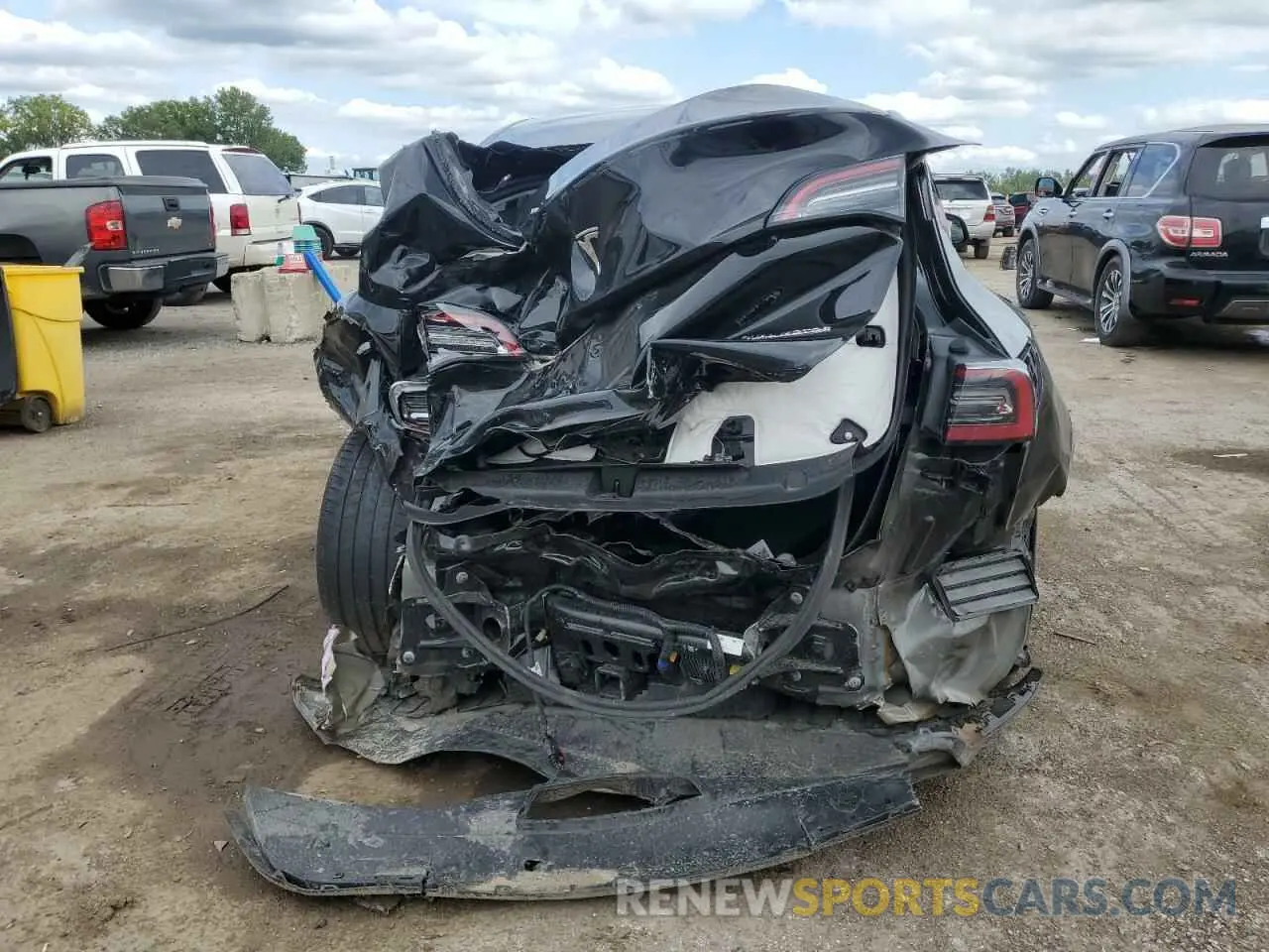 6 Photograph of a damaged car 7SAYGDEF7PF867431 TESLA MODEL Y 2023