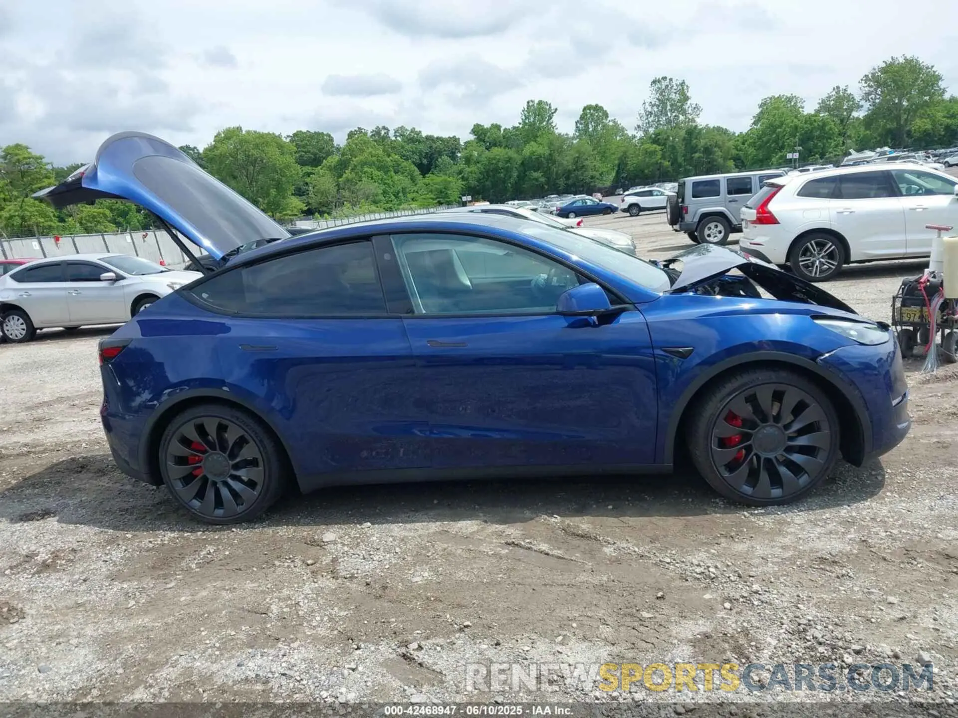 13 Photograph of a damaged car 7SAYGDEF7PF904333 TESLA MODEL Y 2023