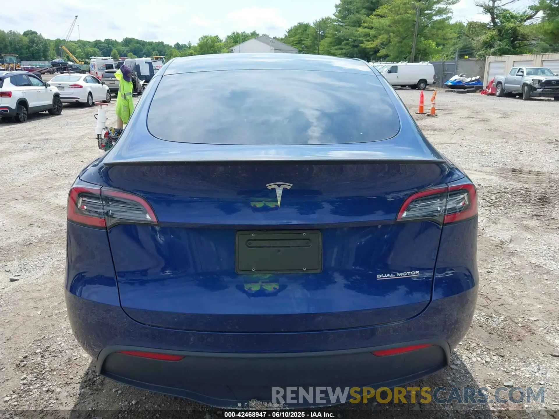 16 Photograph of a damaged car 7SAYGDEF7PF904333 TESLA MODEL Y 2023