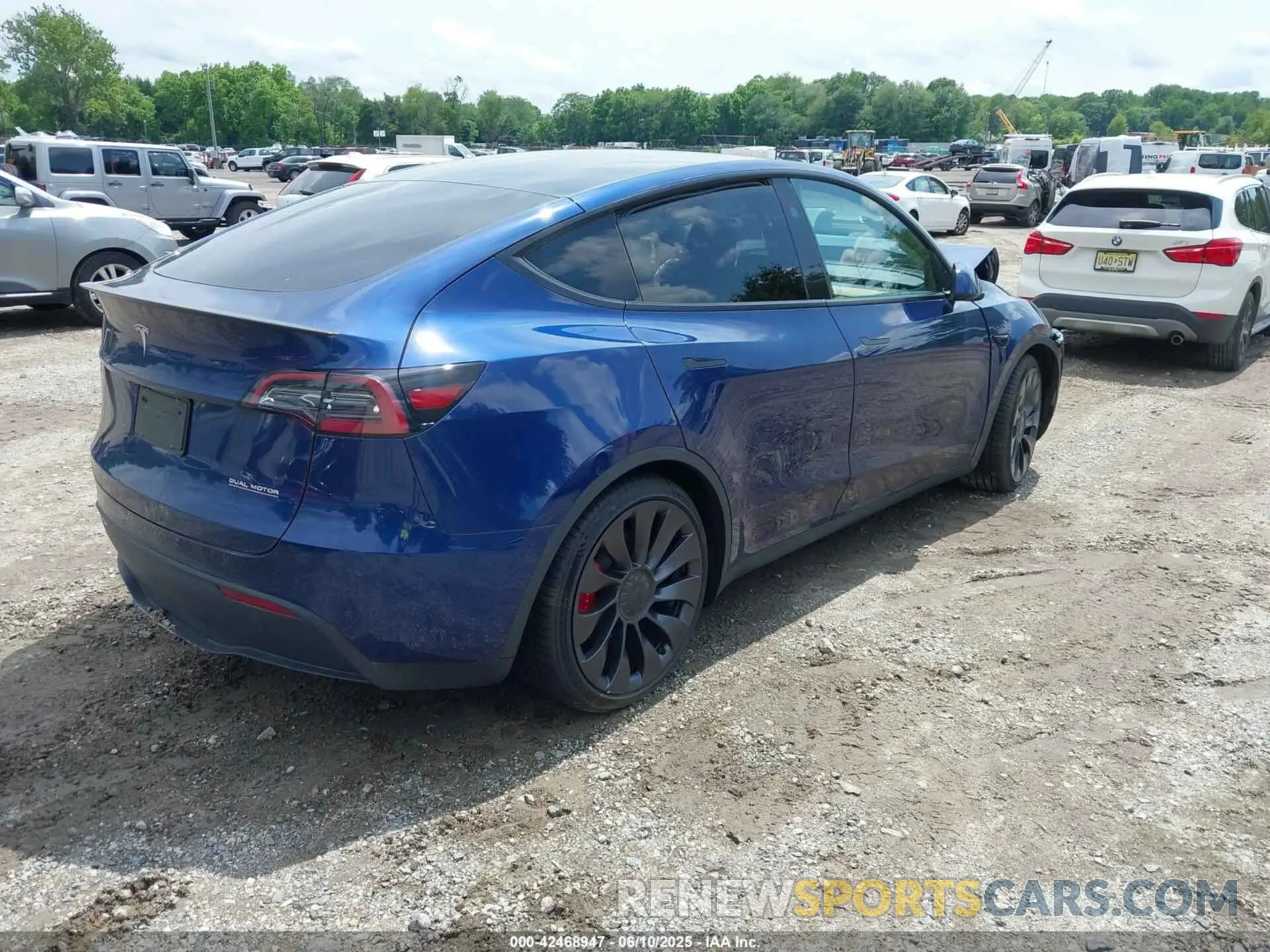 4 Photograph of a damaged car 7SAYGDEF7PF904333 TESLA MODEL Y 2023