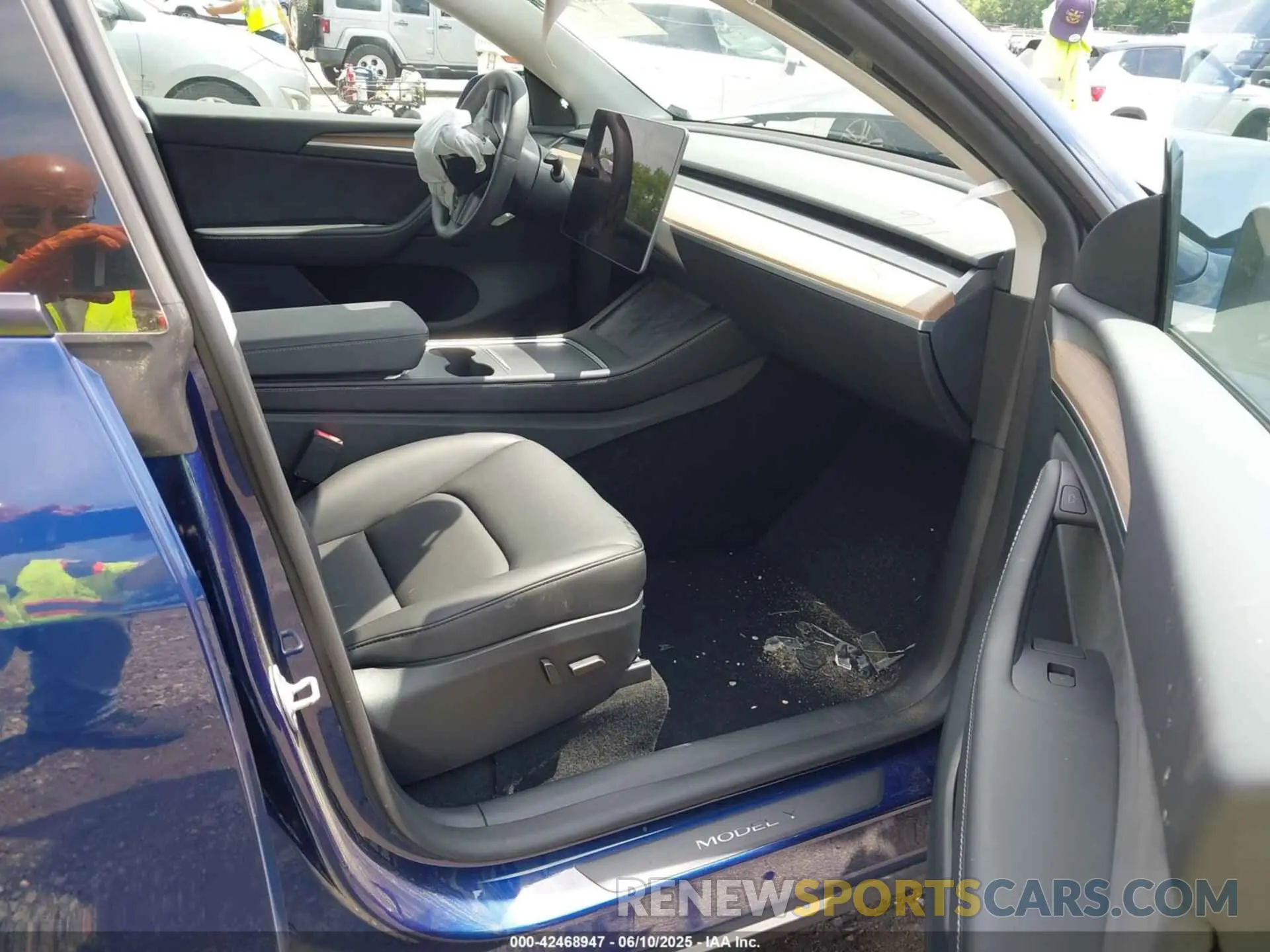 5 Photograph of a damaged car 7SAYGDEF7PF904333 TESLA MODEL Y 2023