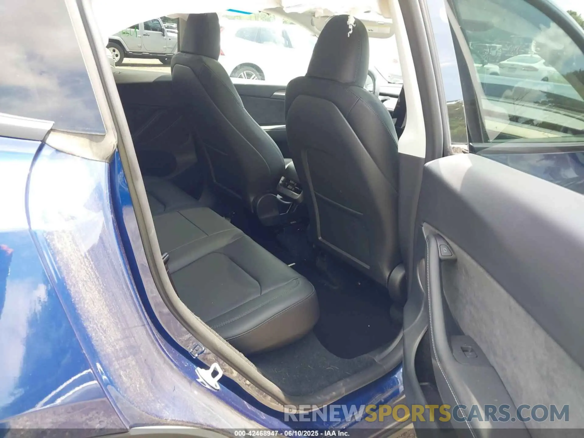 8 Photograph of a damaged car 7SAYGDEF7PF904333 TESLA MODEL Y 2023