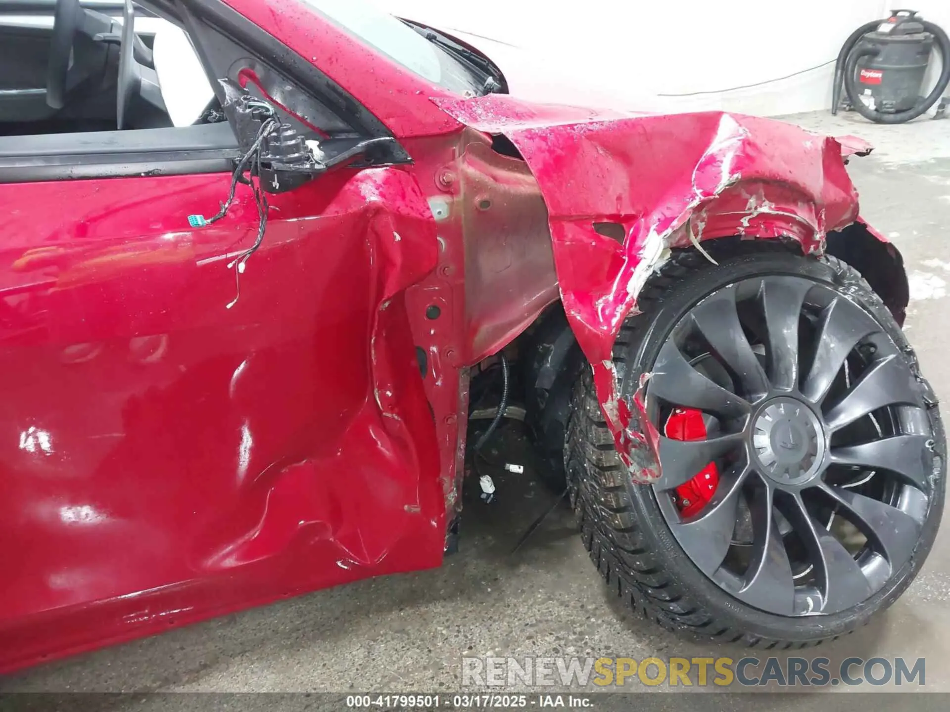 20 Photograph of a damaged car 7SAYGDEF8PF586142 TESLA MODEL Y 2023