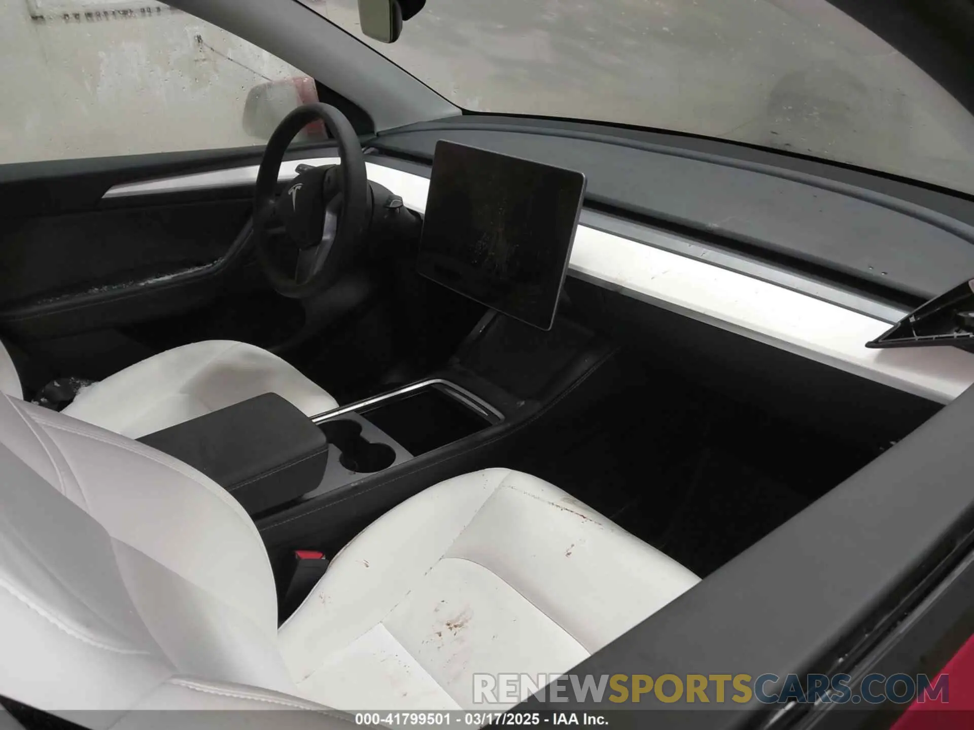 5 Photograph of a damaged car 7SAYGDEF8PF586142 TESLA MODEL Y 2023